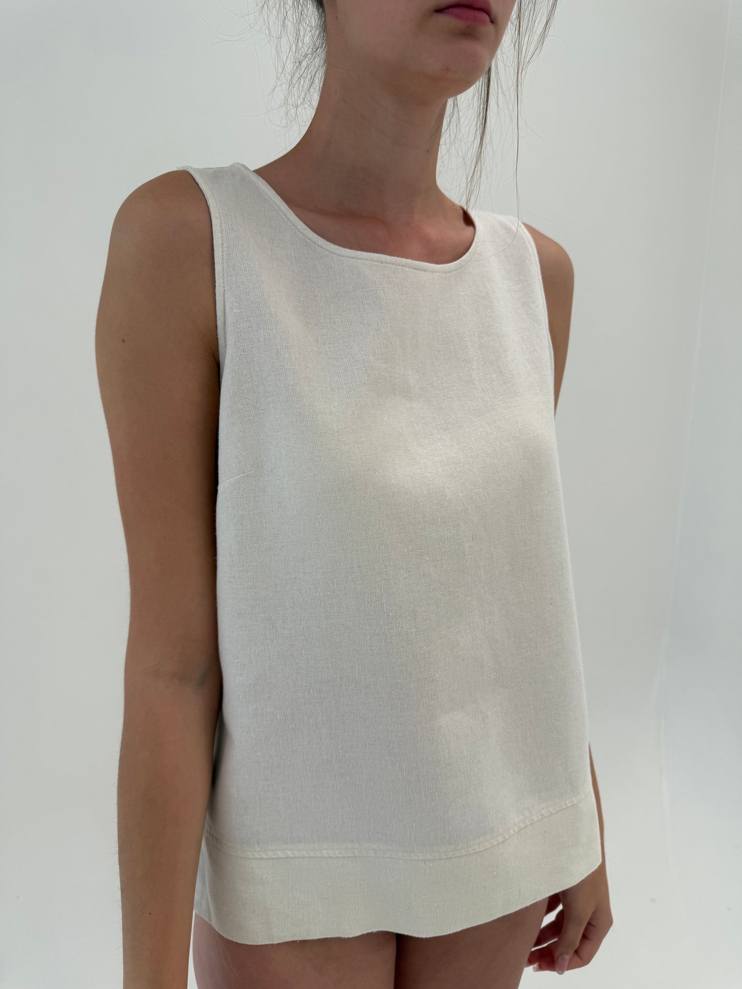 Top off white in croi minimalist din in
