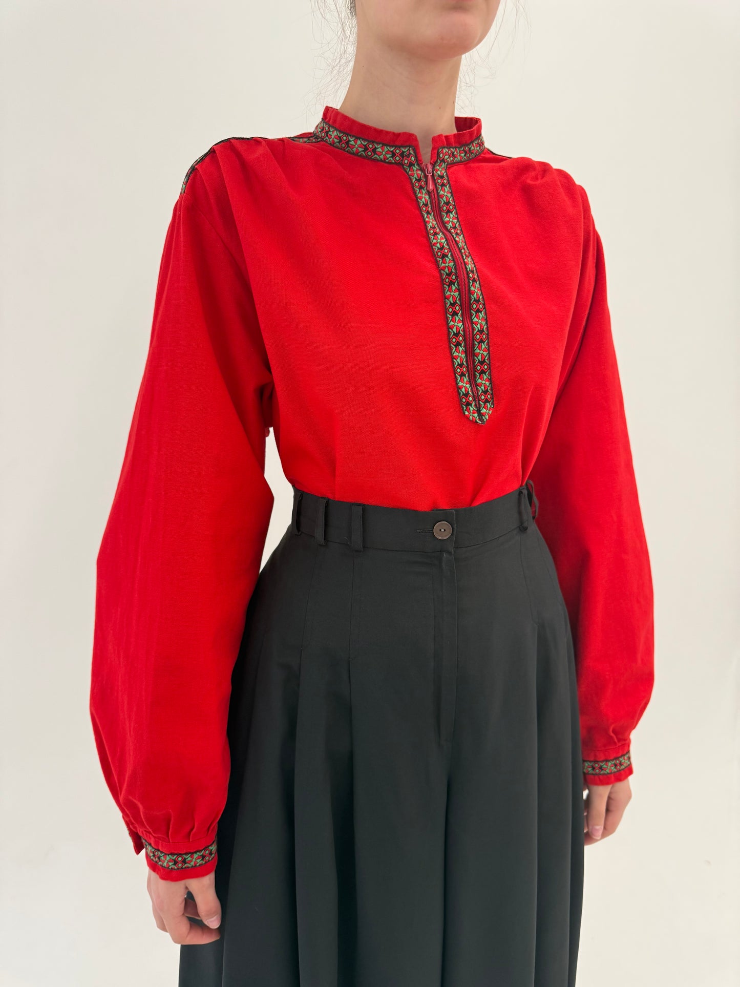 Tunica petite vintage cu broderie roșu Ferrari