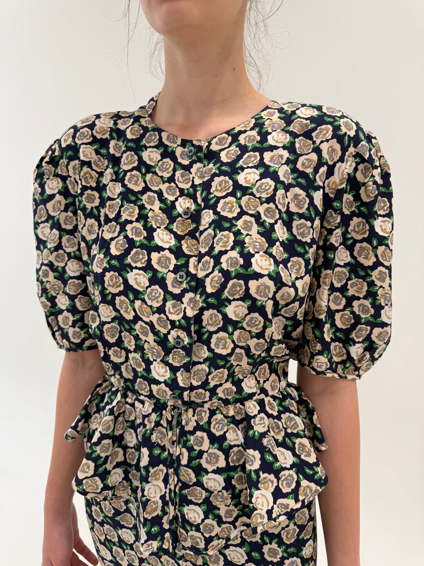 Rochie italiană din mătase naturală cu talie ultra marcată elastică și peplum