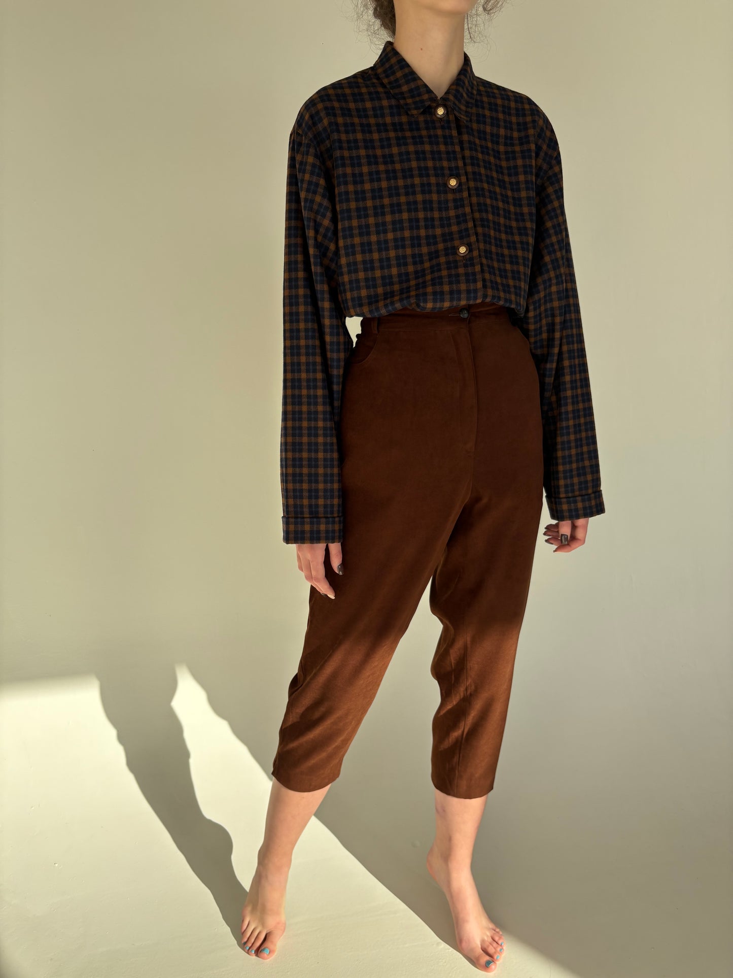 Pantaloni petite caramel brown buc talie ultra înaltă și aspect de piele întoarsă