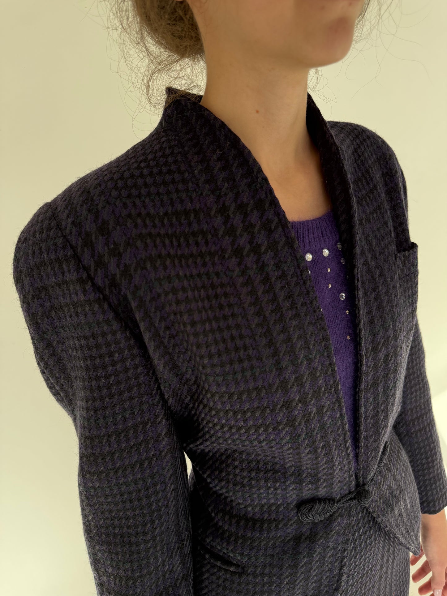 Set vintage din Tartan de lana pied du coq aubergine cu sacou cambrat