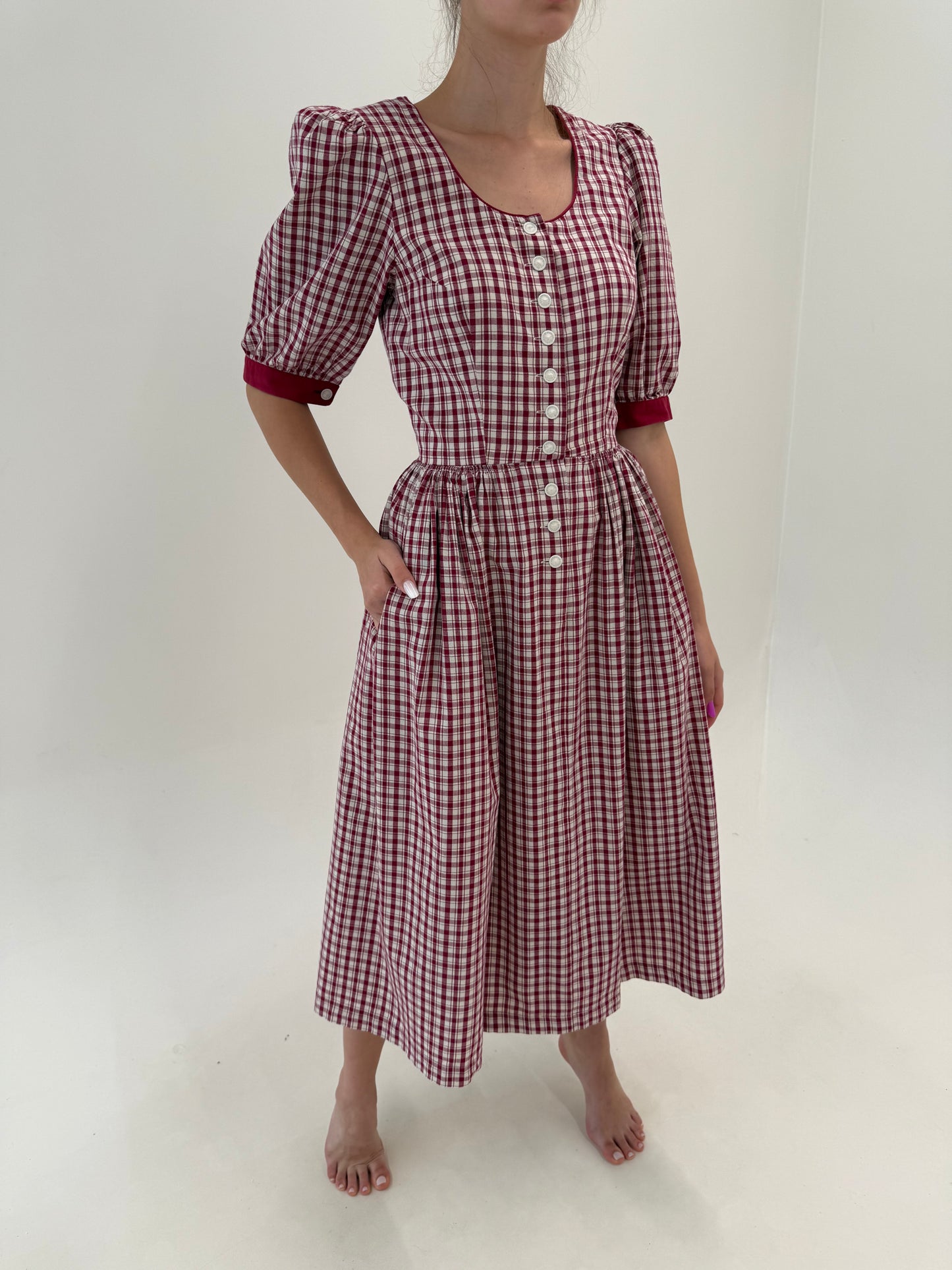 Rochie gingham vintage cu corsaj și print burgundy din pânză de bumbac