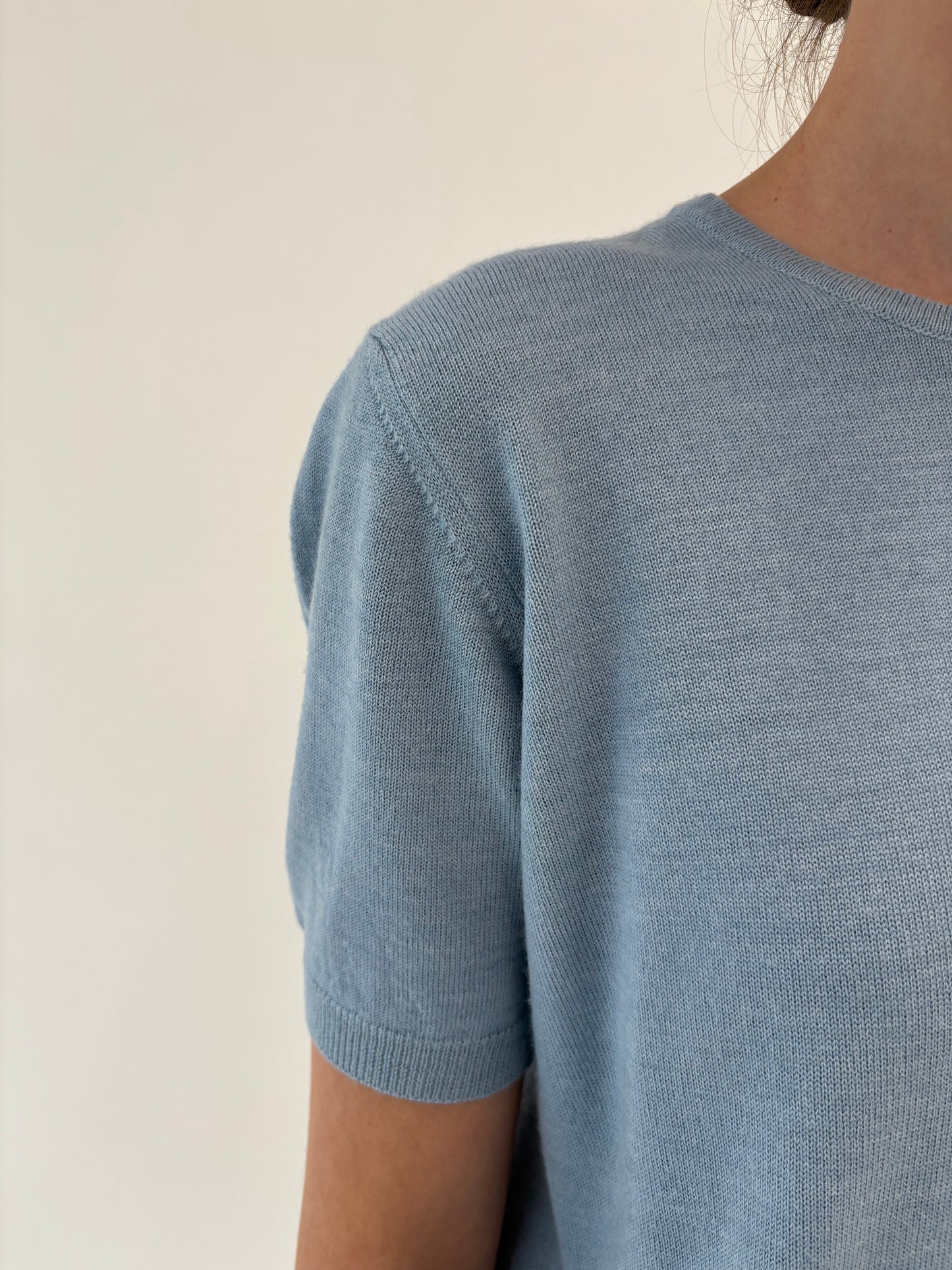 Top baby blue italian din lana merino extrafina de gramaj mare