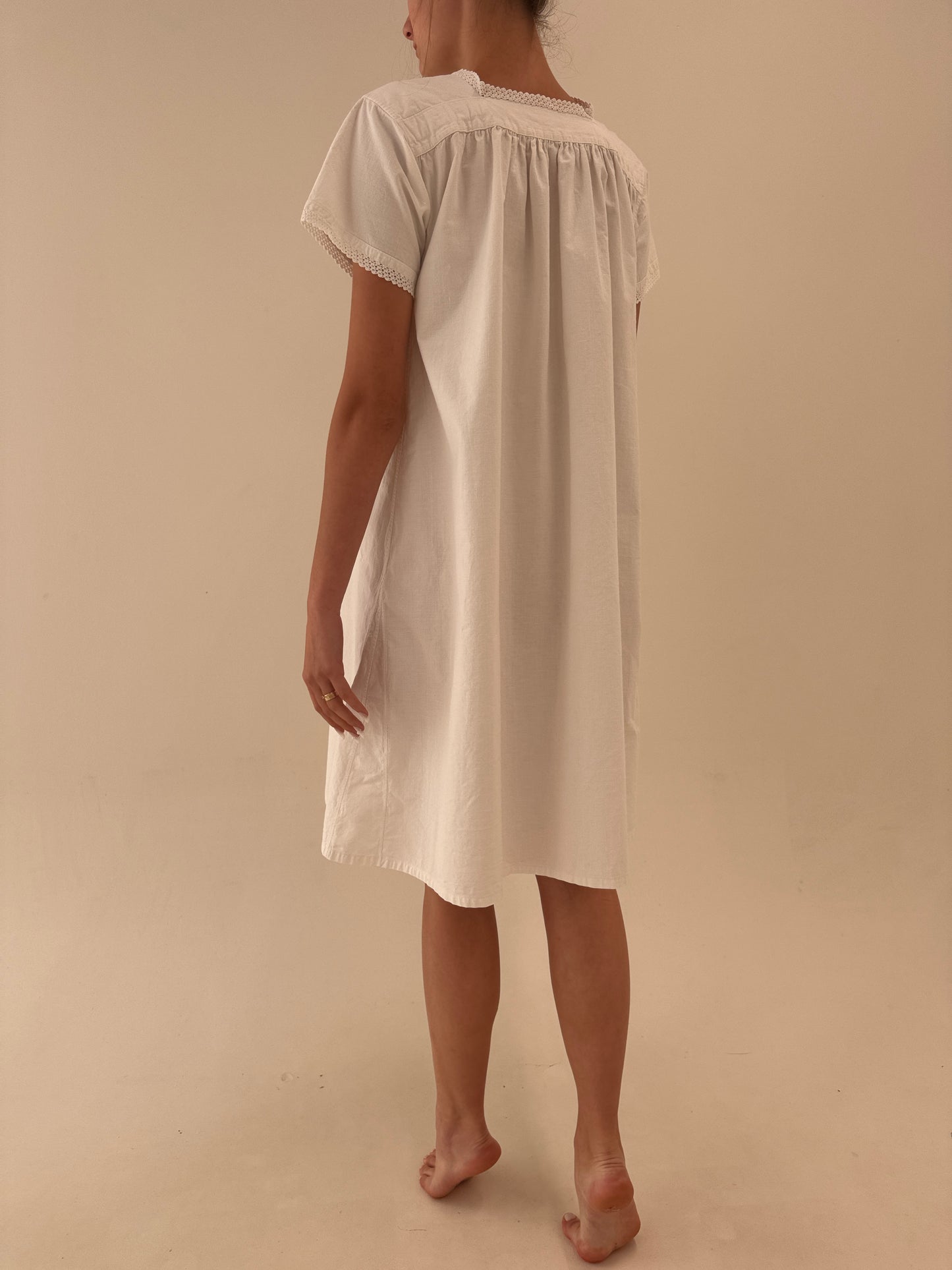 Rochie old vintage din pânză veche excepțională de bumbac cu lucrătură manuală