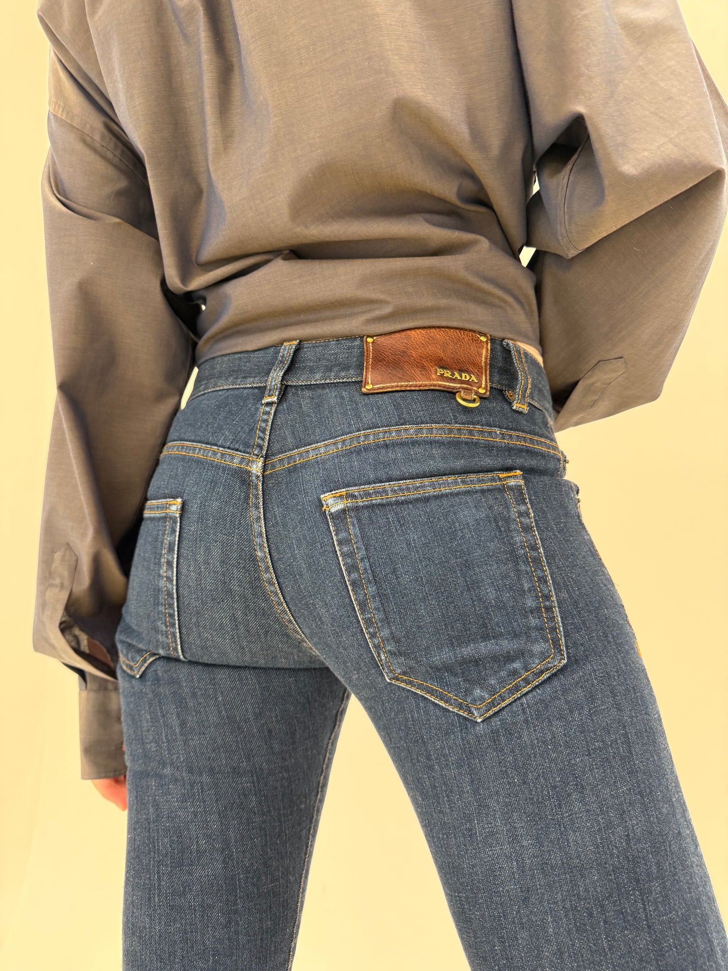 Jeans Prada ușor modelatori dark wash capri / petite