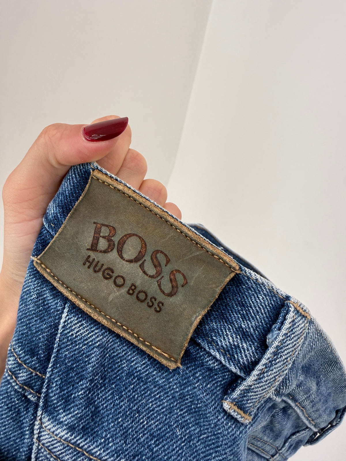 Jeans vintage tall Hugo Boss clasic wash mom fit cu talie ultra înaltă