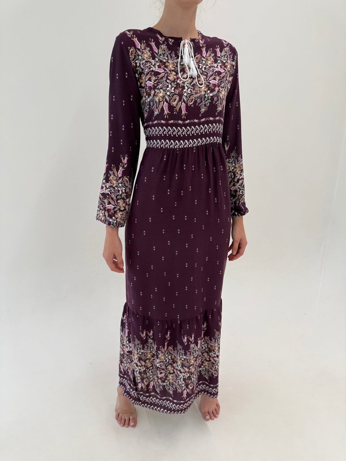 Rochie maxi boho chic cu print floral delicat și talie ultra înaltă marcată