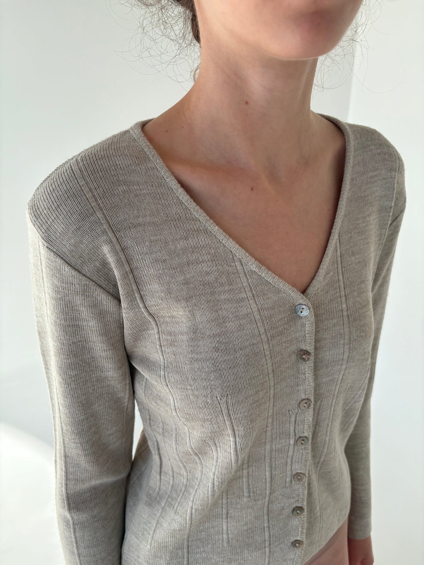 Cardigan light nude italian din lana merino extrafina