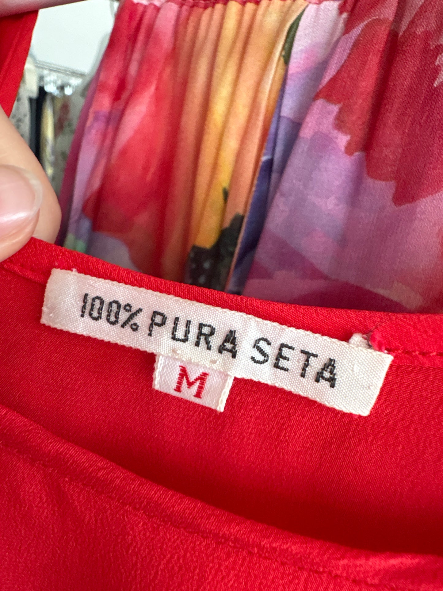 Top electric coral red din mătase naturală în croi minimalist