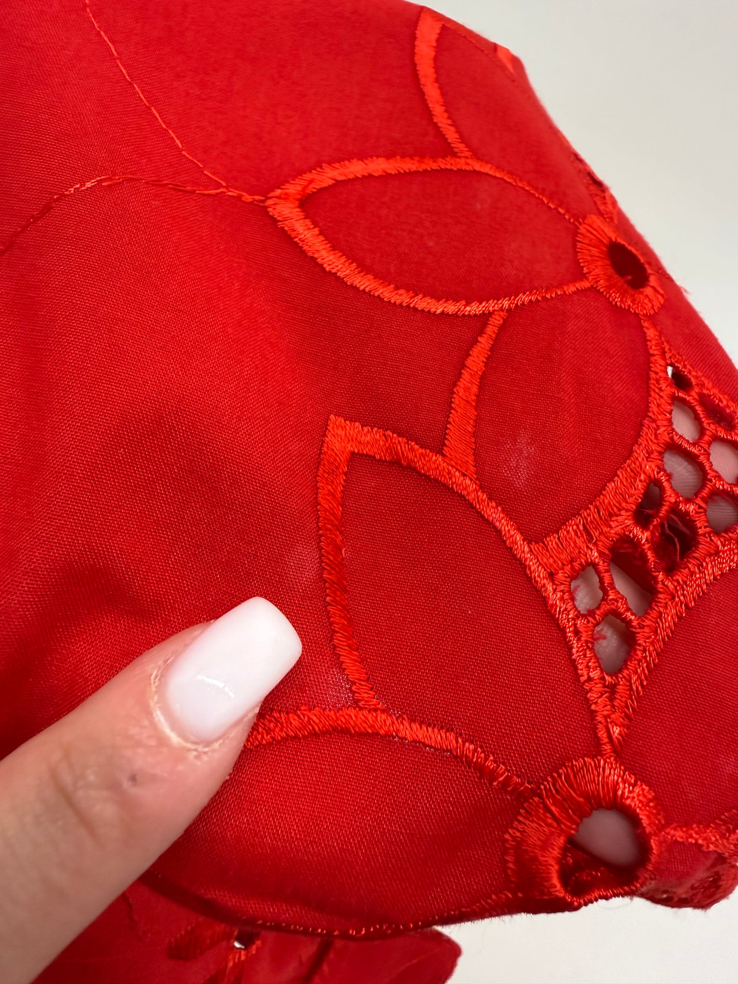 Sacou vintage cu broderie anglaise superba cherry red cu umeri bufanți