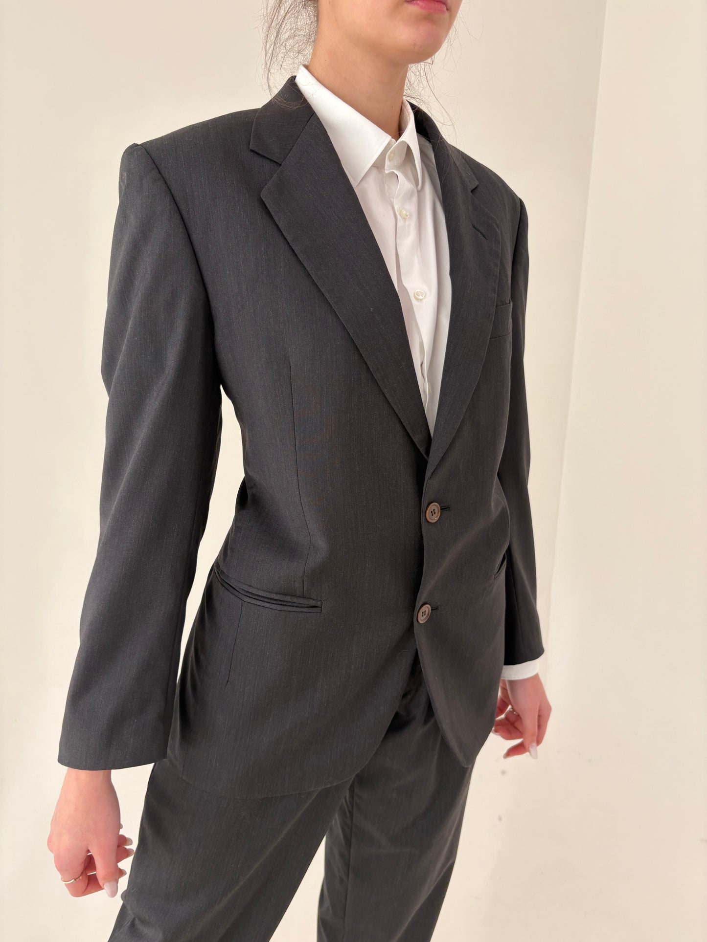 Costum italian steel gray din lanita extrem de fină subțire  în croi actual