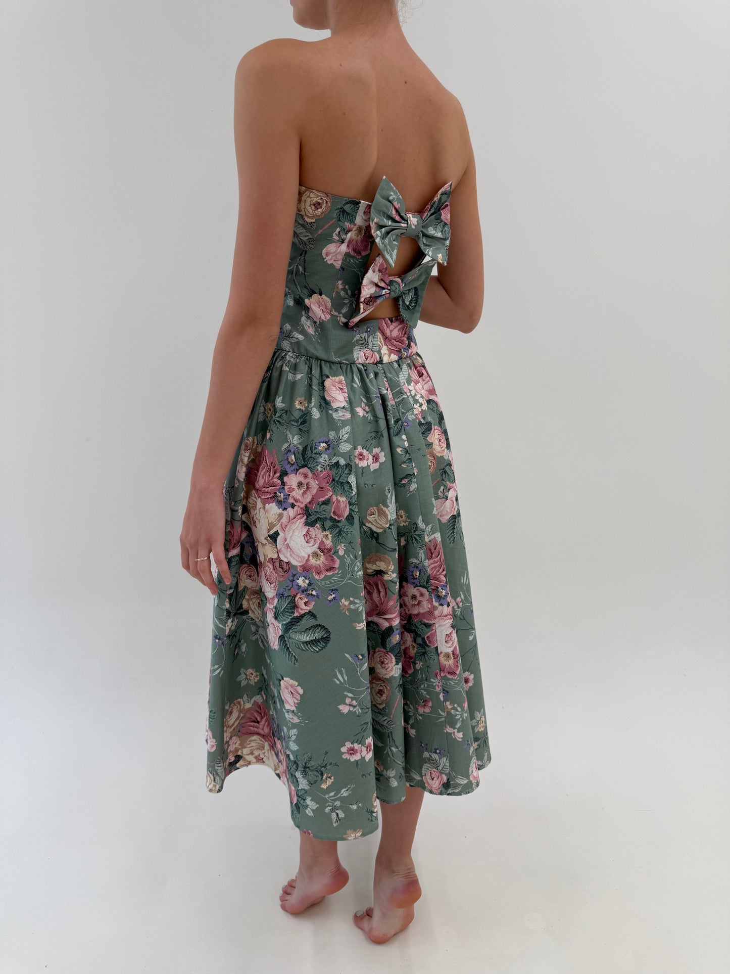 Rochie vintage maxi în croi de ani 50 cu corset și culori superbe