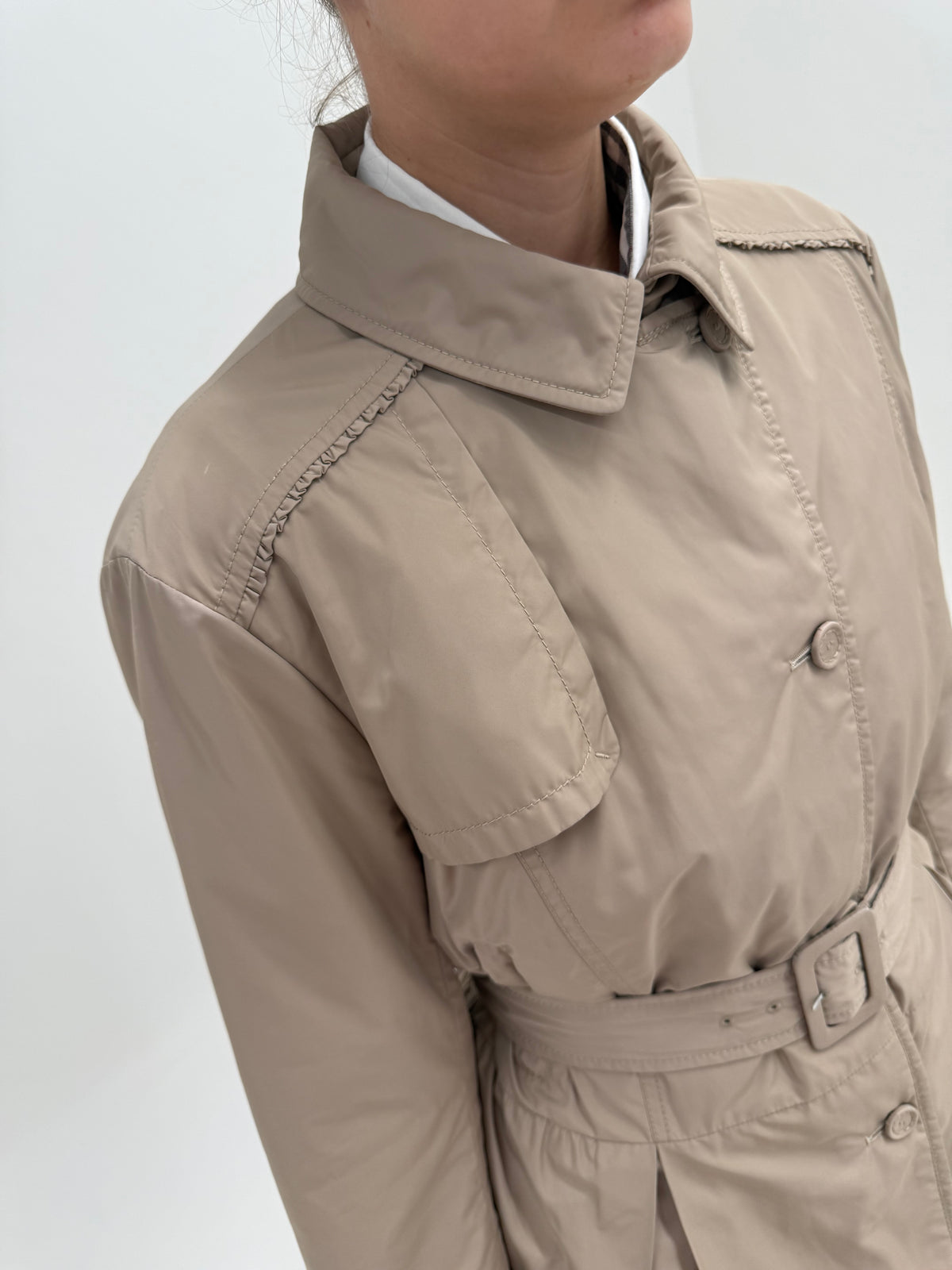 Geaca Escada camel lightly padded de toamnă cu efect de peplum și talie marcată