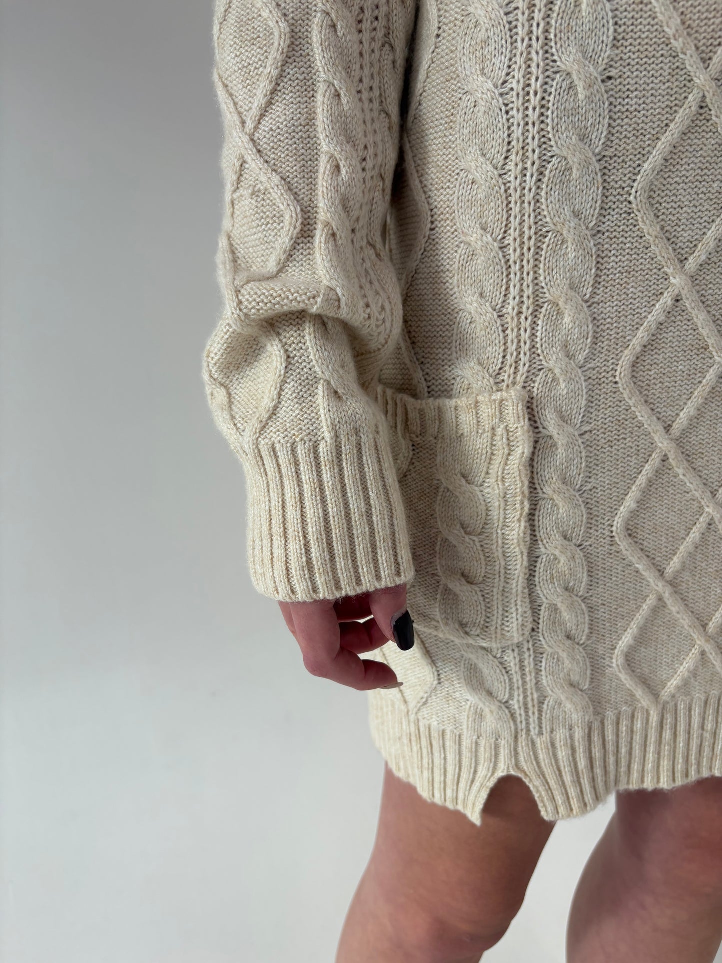 Rochie tip maleta tall butter white în croi lejer din lana extrem de fină plină