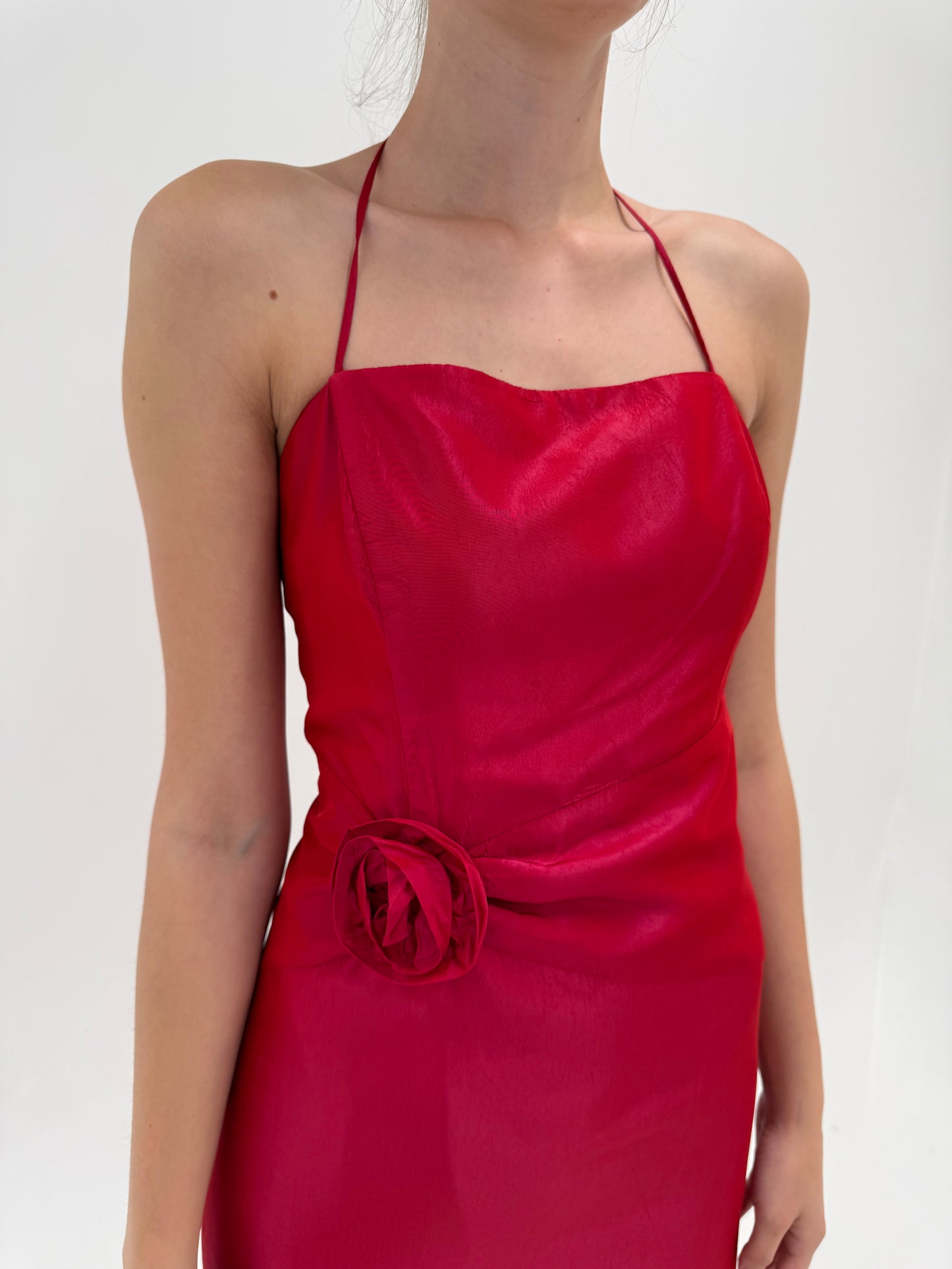 Rochie maxi cu corsaj din tafta ușor perlata cherry red în croi de ani 2000 minimalist