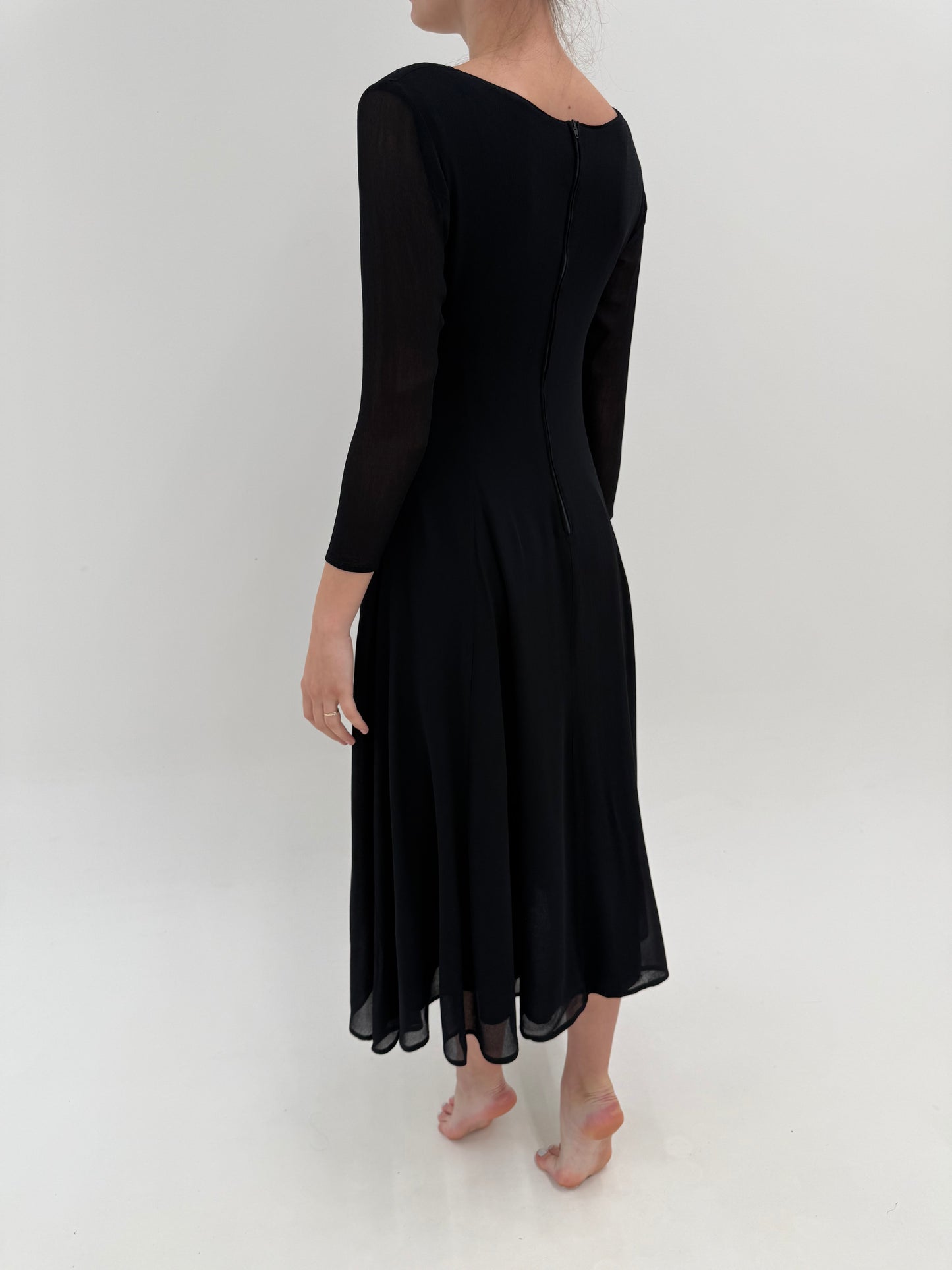 LBD vintage de la zi la seară cu mâneci din voal în croi minimalist