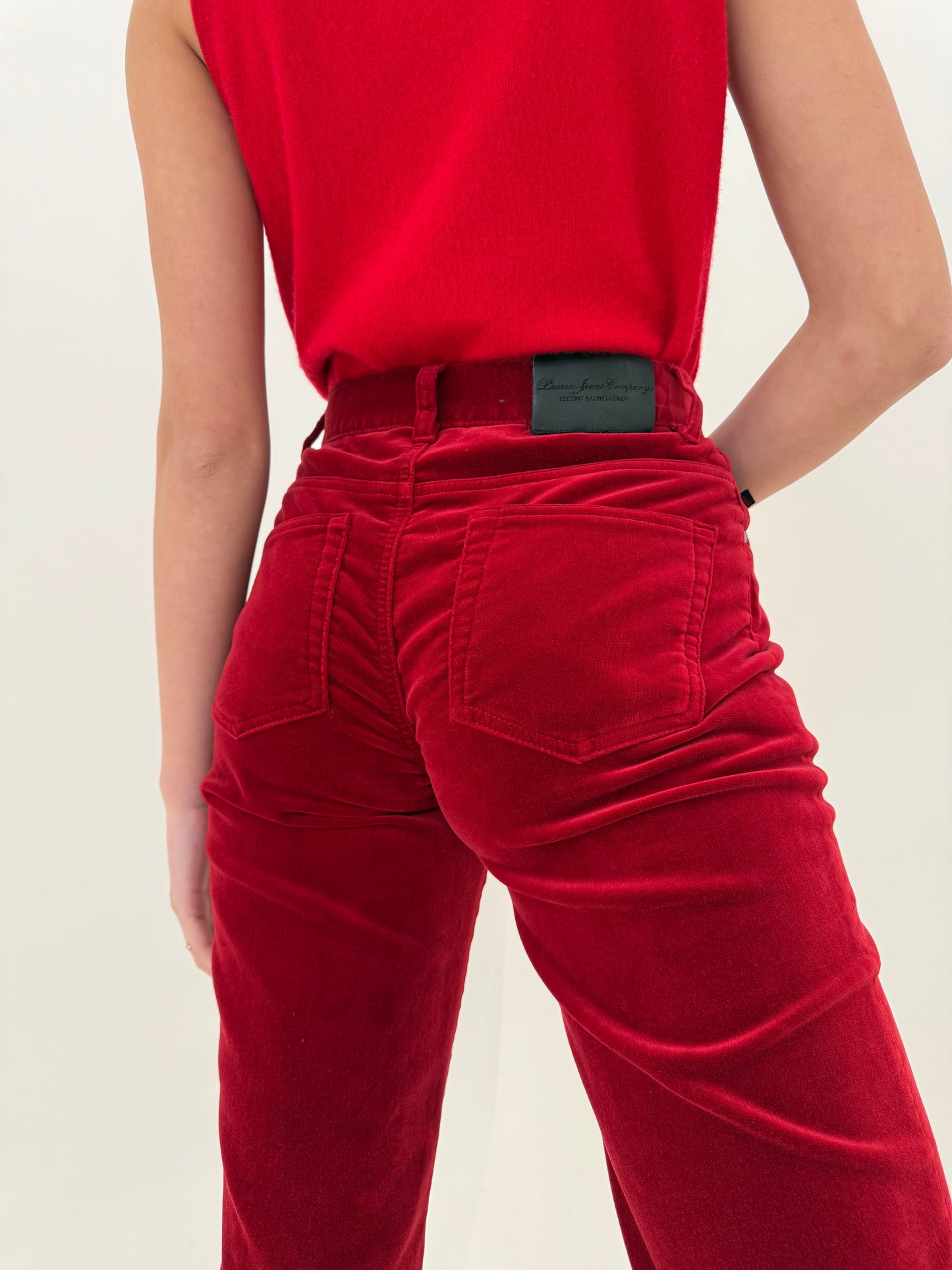Pantaloni evazati cherry red Ralph Lauren din catifea modelatoare
