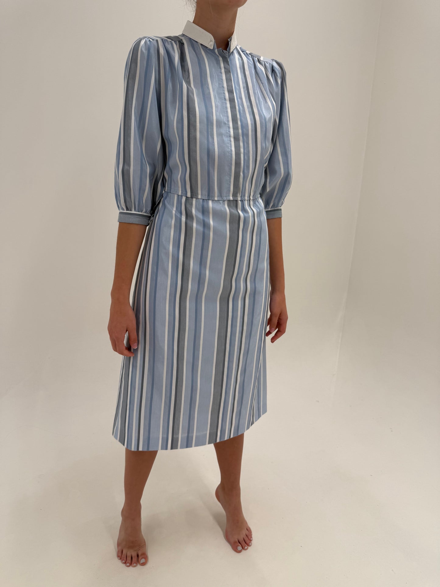 Rochie în stil Prada din bumbac ușor satinat în dungi baby blue cu talie elastică