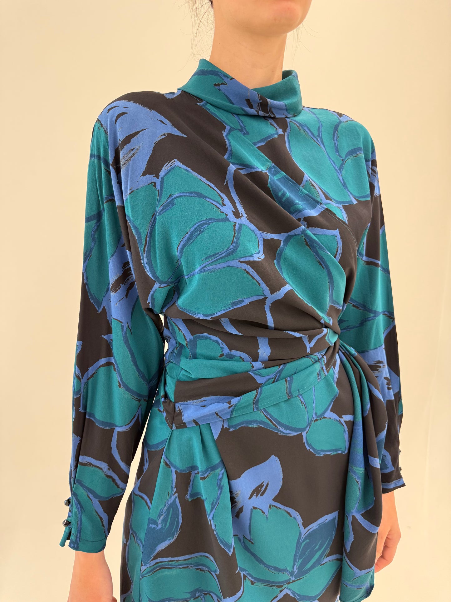 Rochie vintage din mătase naturală cu talie frinsata și print superb