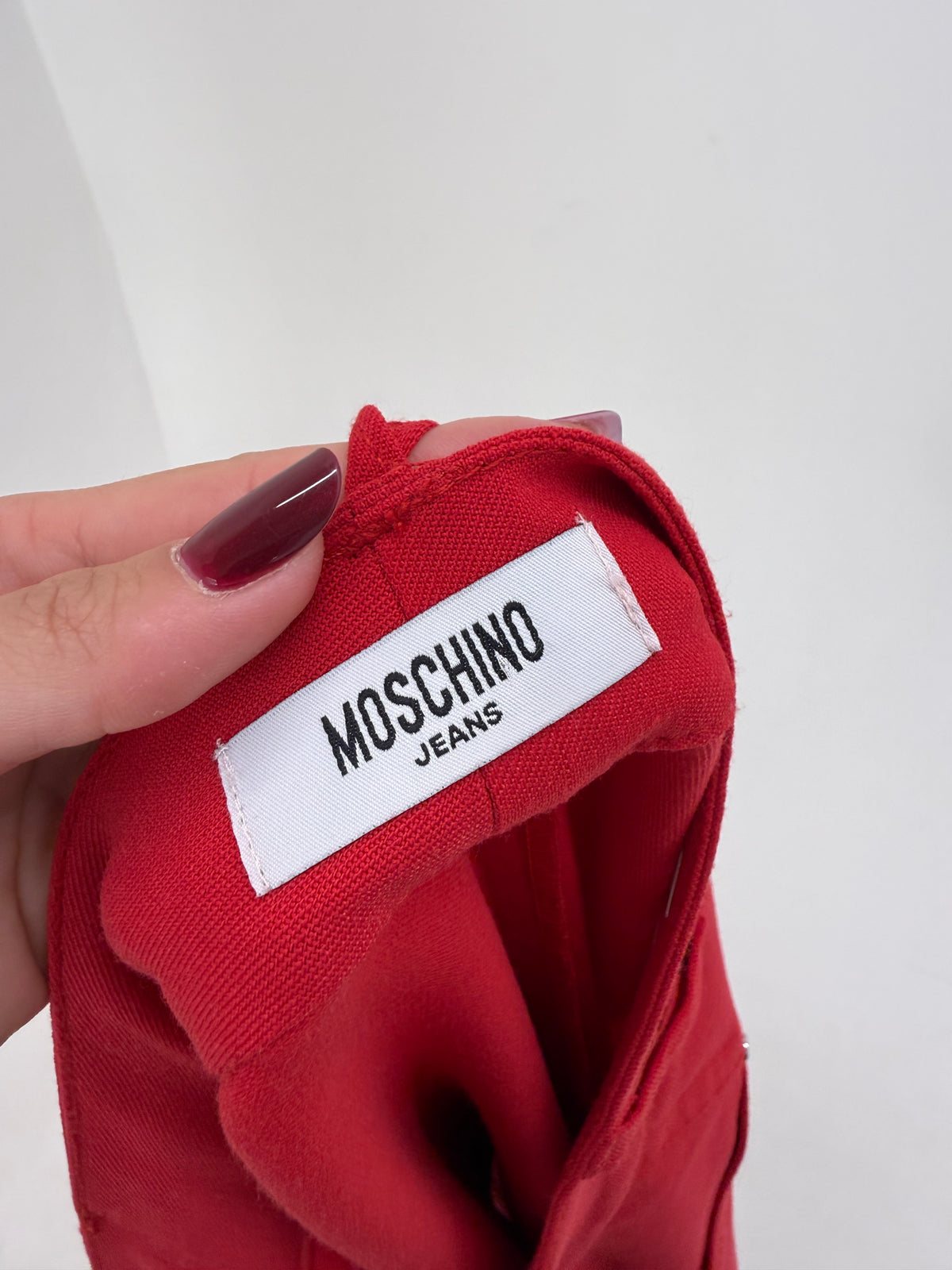 Fustă Moschino roșu clasic din lana extrafina ultra confort în croi revenit în trend