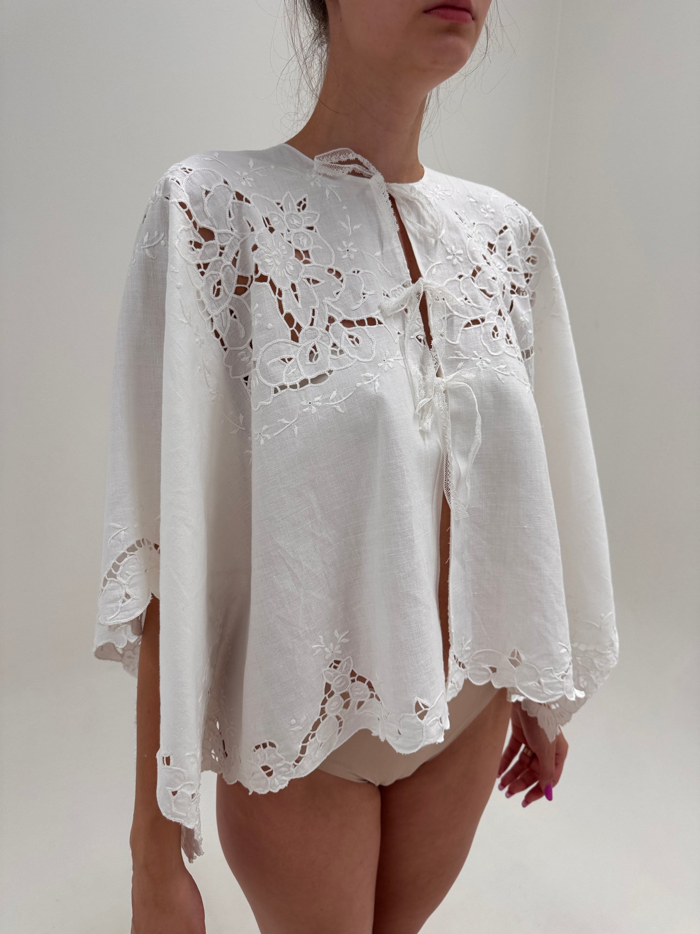 Top bijuterie din pânză de bumbac cu broderie manuală in croi amplu
