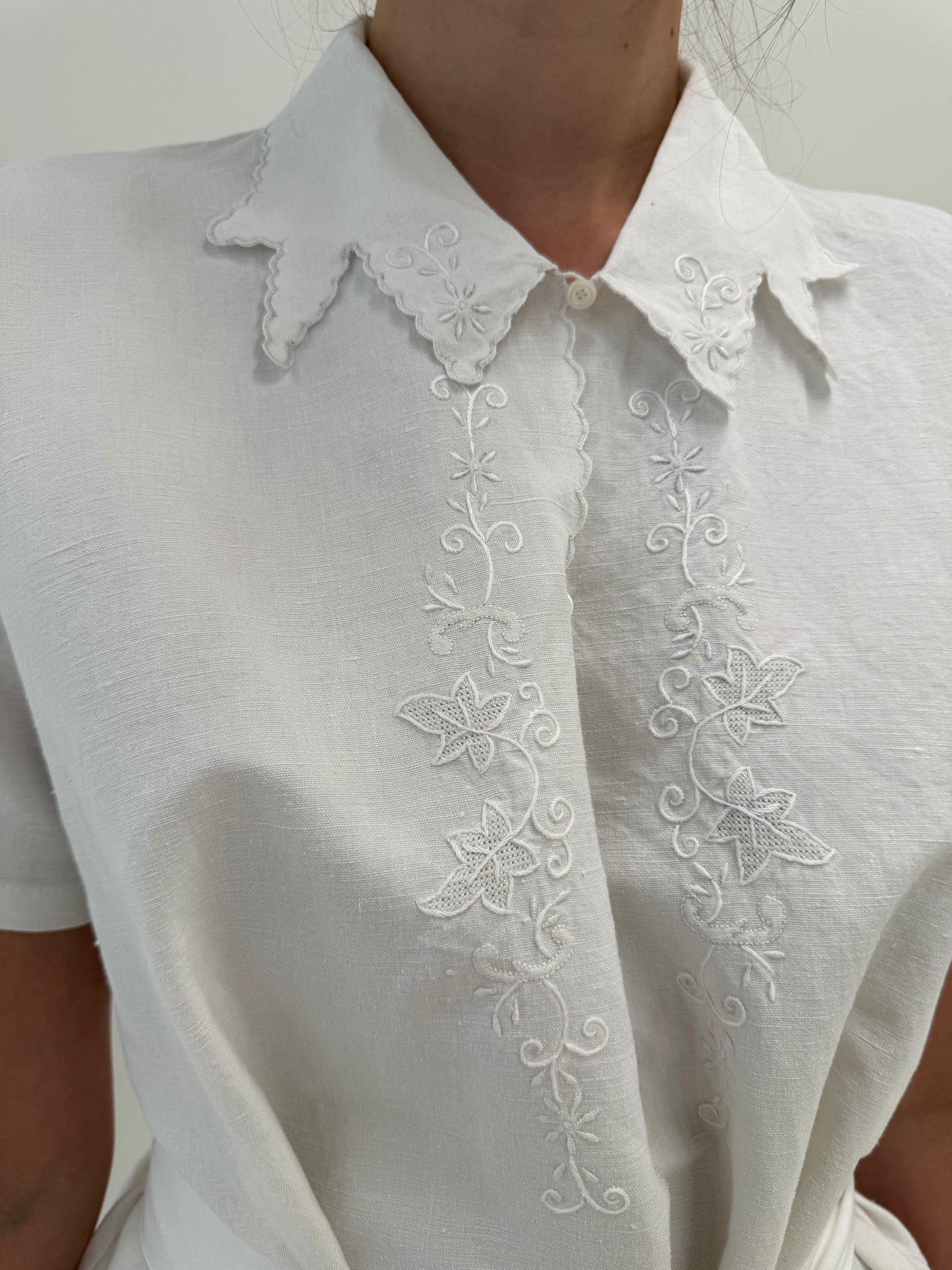 Rochie maxi bijuterie din pânză excepțională de in cu broderie manuală delicată