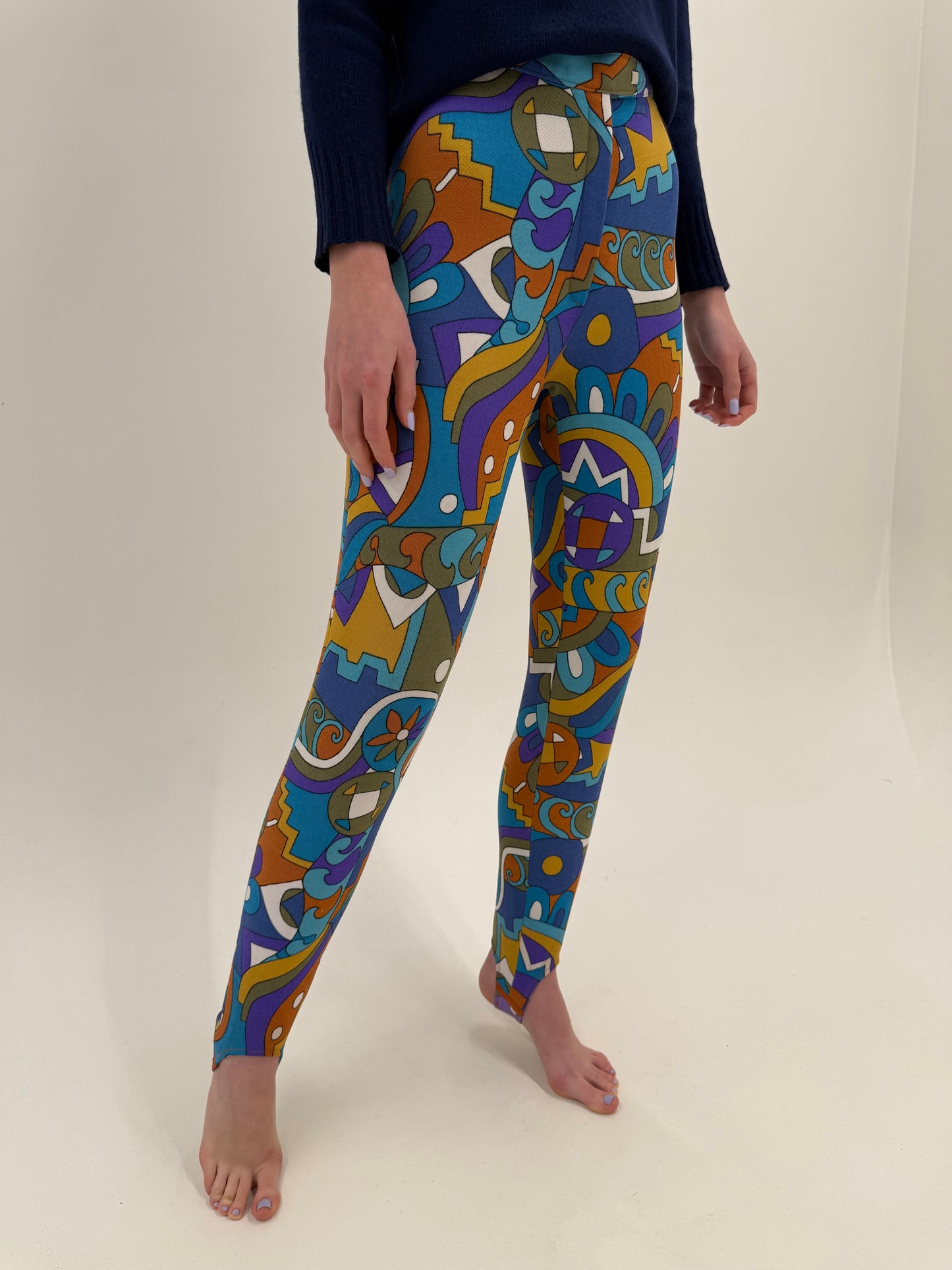 Pantaloni vintage în croi super revenit în trend cu print în stil Pucci