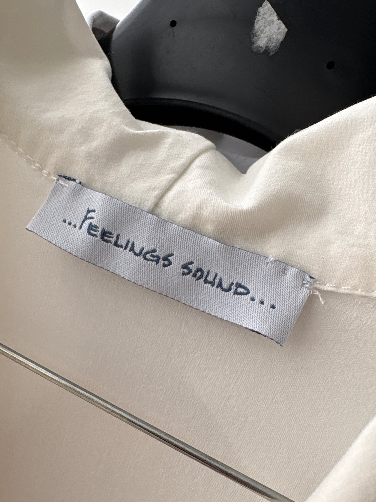 Jacheta italiană off white în croi deosebit minimalist cu influențe casual