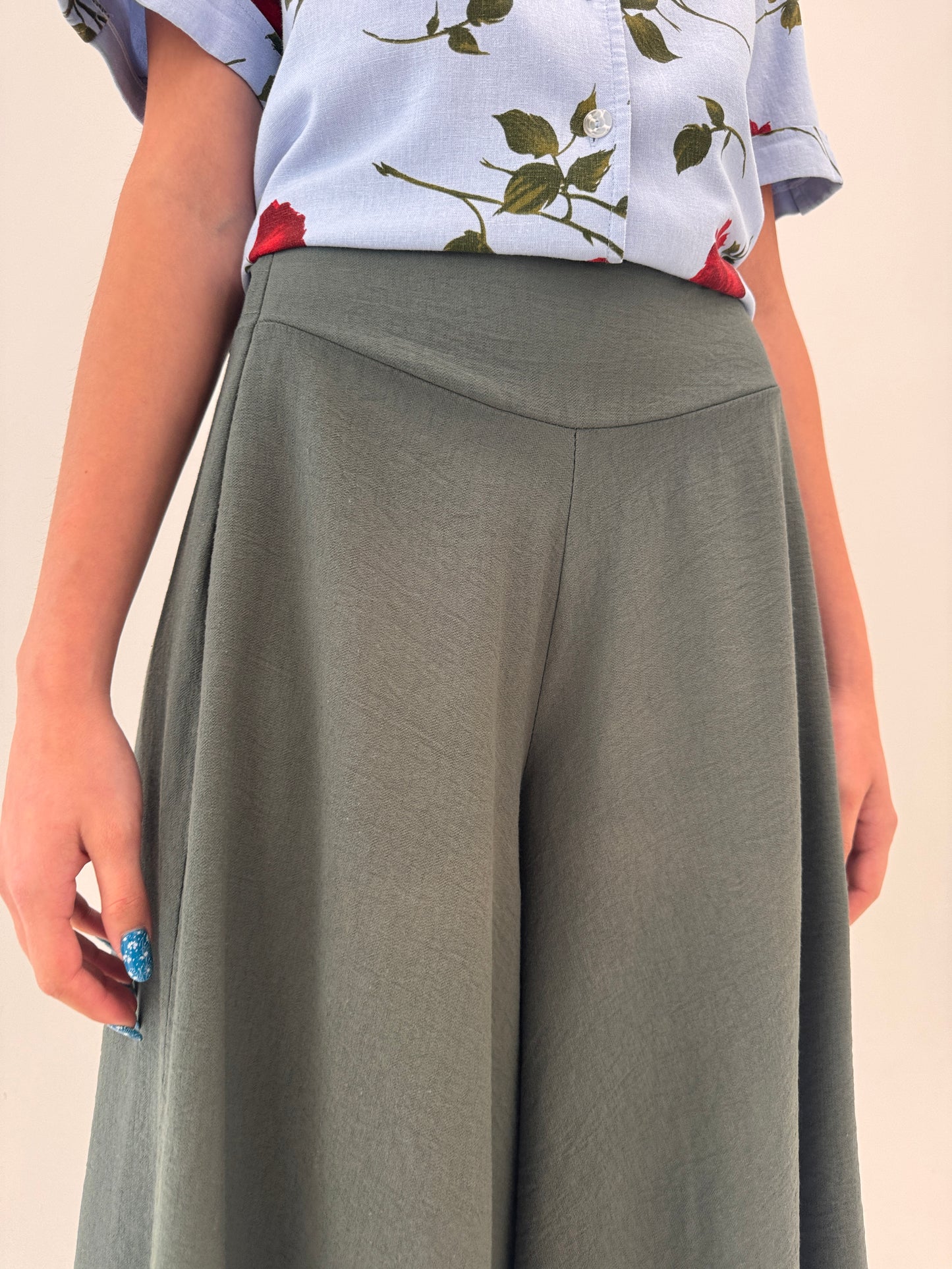 Fustă pantaloni maxi kaki cu talie ultra înaltă marcată din pânză moale