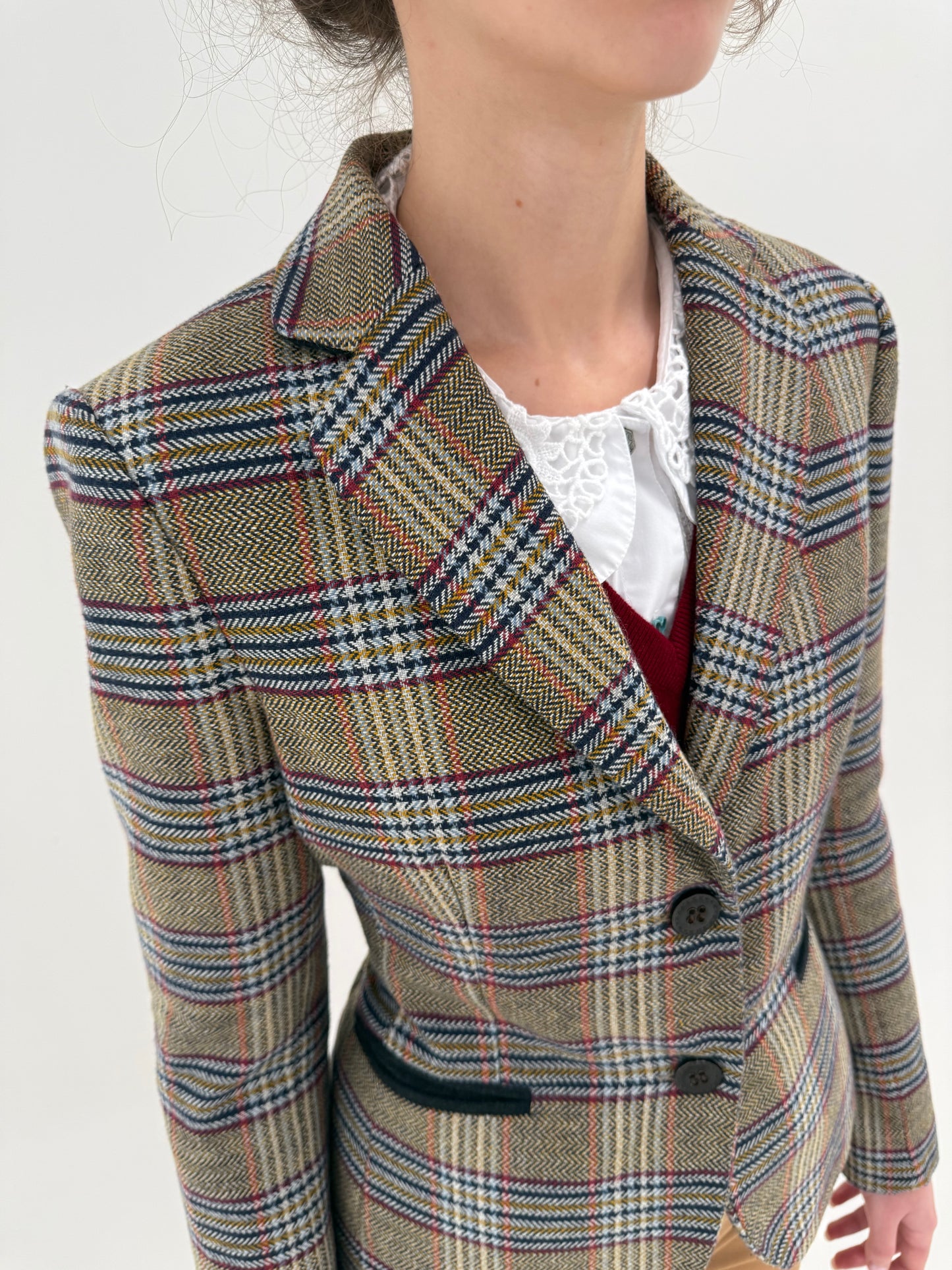 Sacou cambrat kaki din tweed cu inserții burgundy, baby blue și Navy