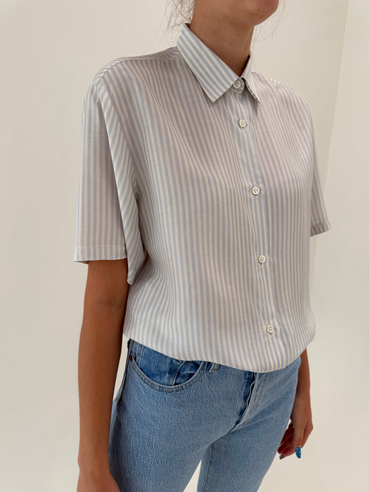 Cămașa italiana din mătase naturală in dungi baby Blue și croi minimalist