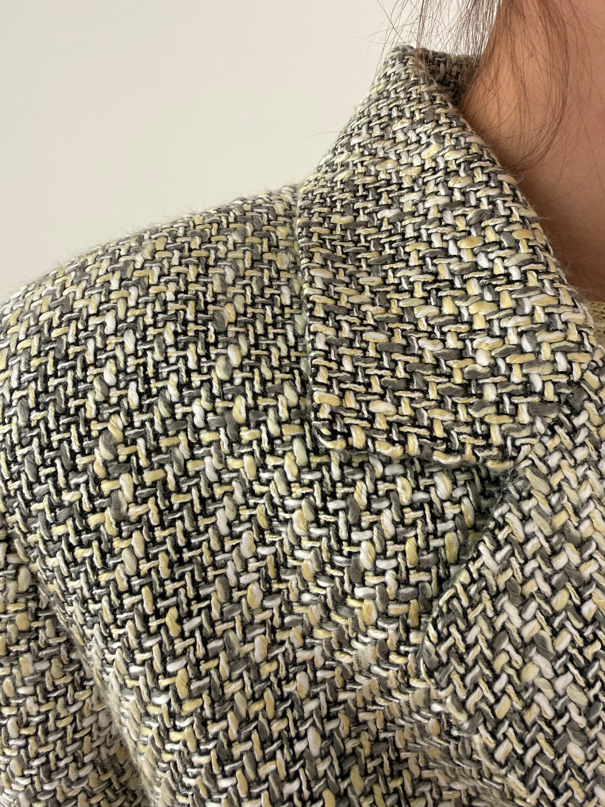 Sacou clasic din tweed bouclé exceptional alb, negru și butter yellow
