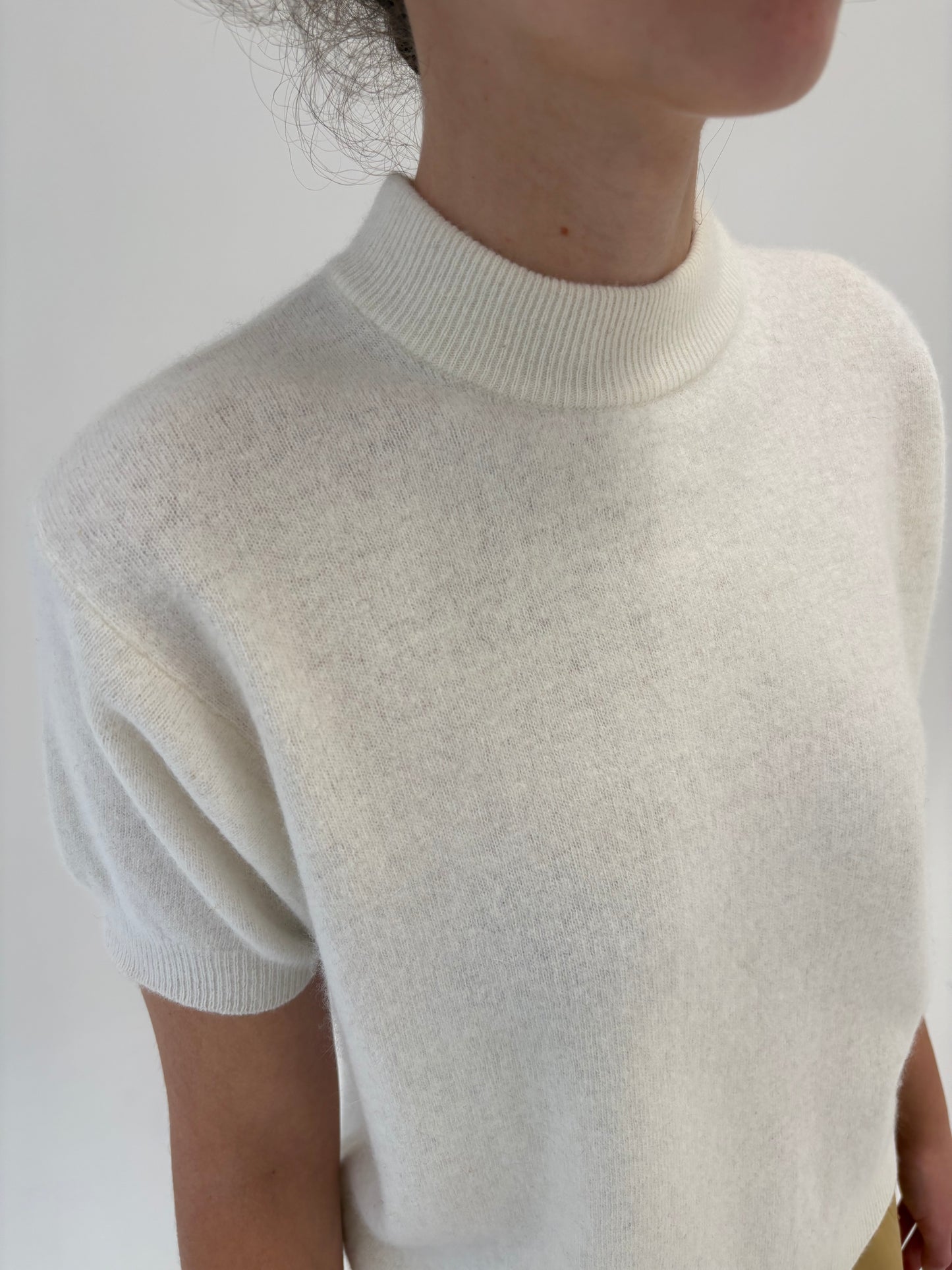 Maleta butter white din lana extrafina și Angora