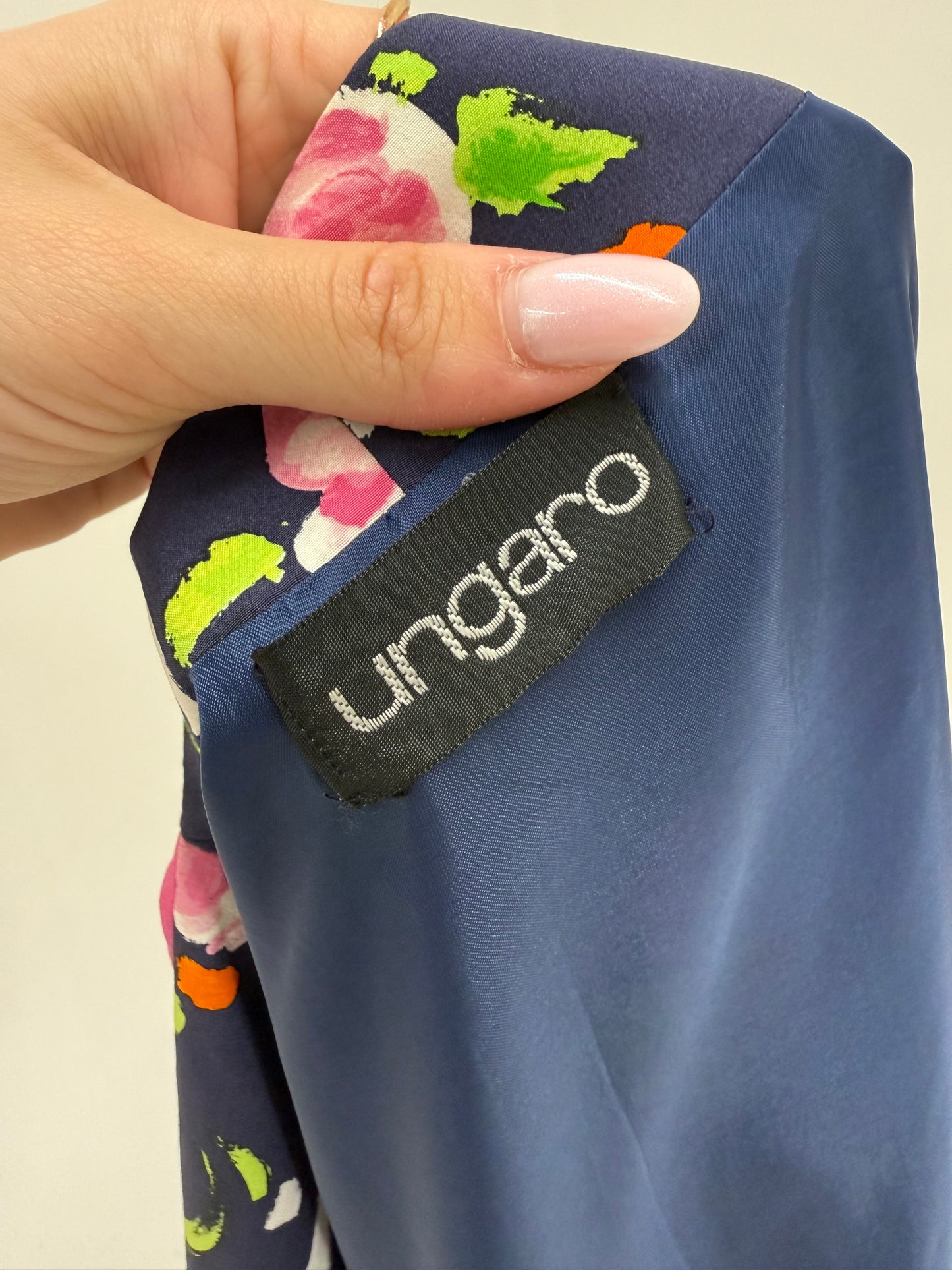 Sacou vintage Ungaro din mătase naturală în croi cambrat ultra feminin