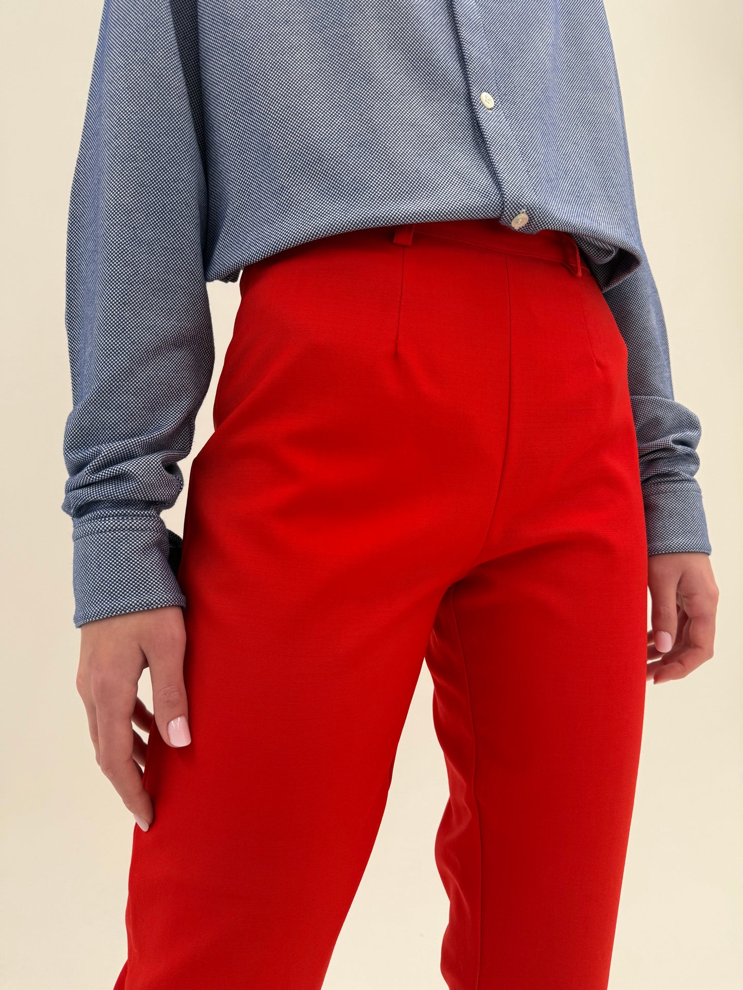 Pantaloni cherry red cu talie ultra înaltă marcată din lana extrafina