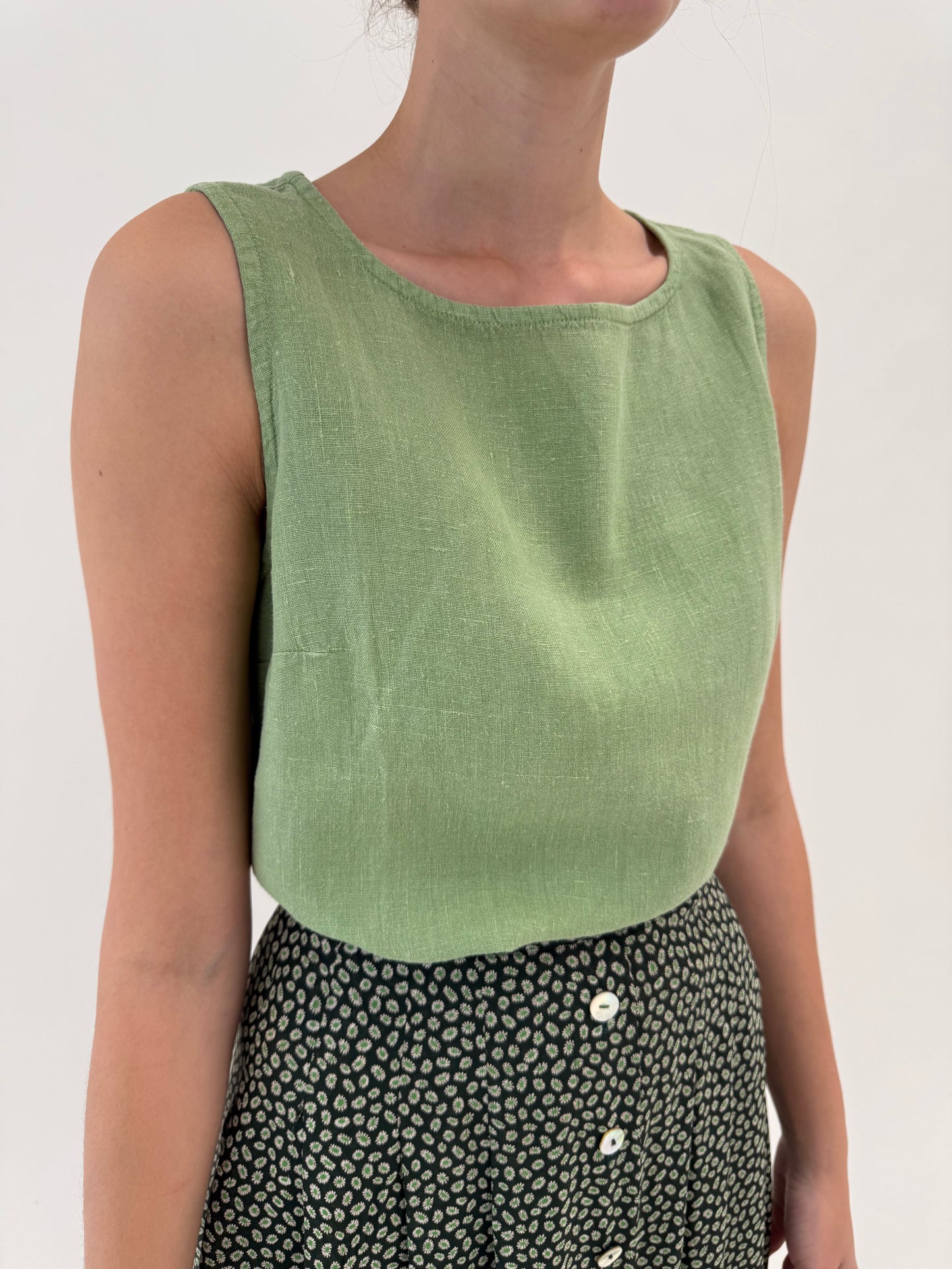 Top minimalist din panza de in verde pal