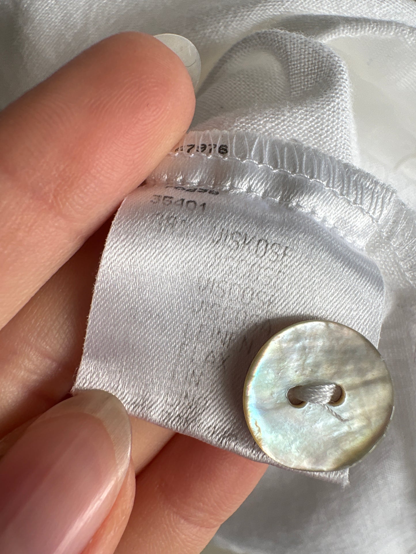Cămașa din pânză moale cu broderie și nasturi mother of pearl