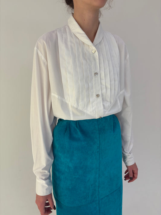 Cămașa high end cu pliseuri decorative în croi ușor cambrat