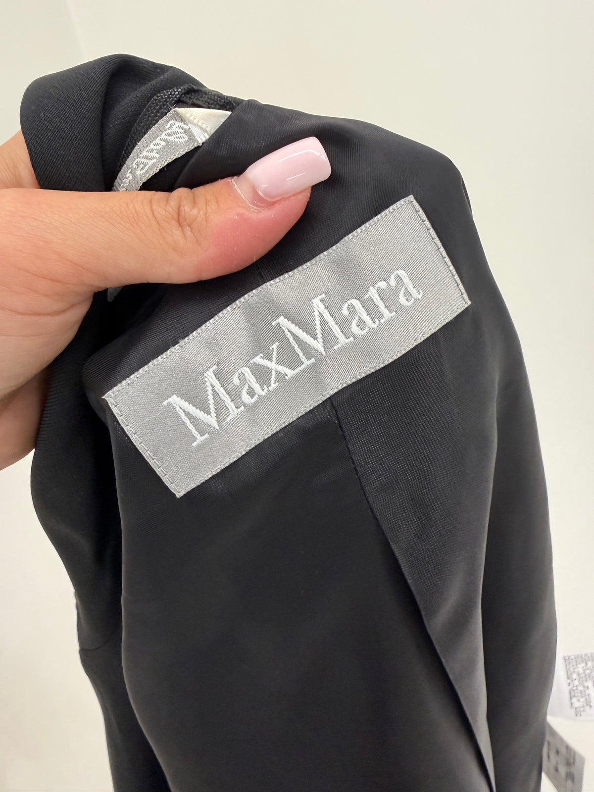 Sacou negru Max Mara cambrat din stofita extrafina de lana ușor texturată