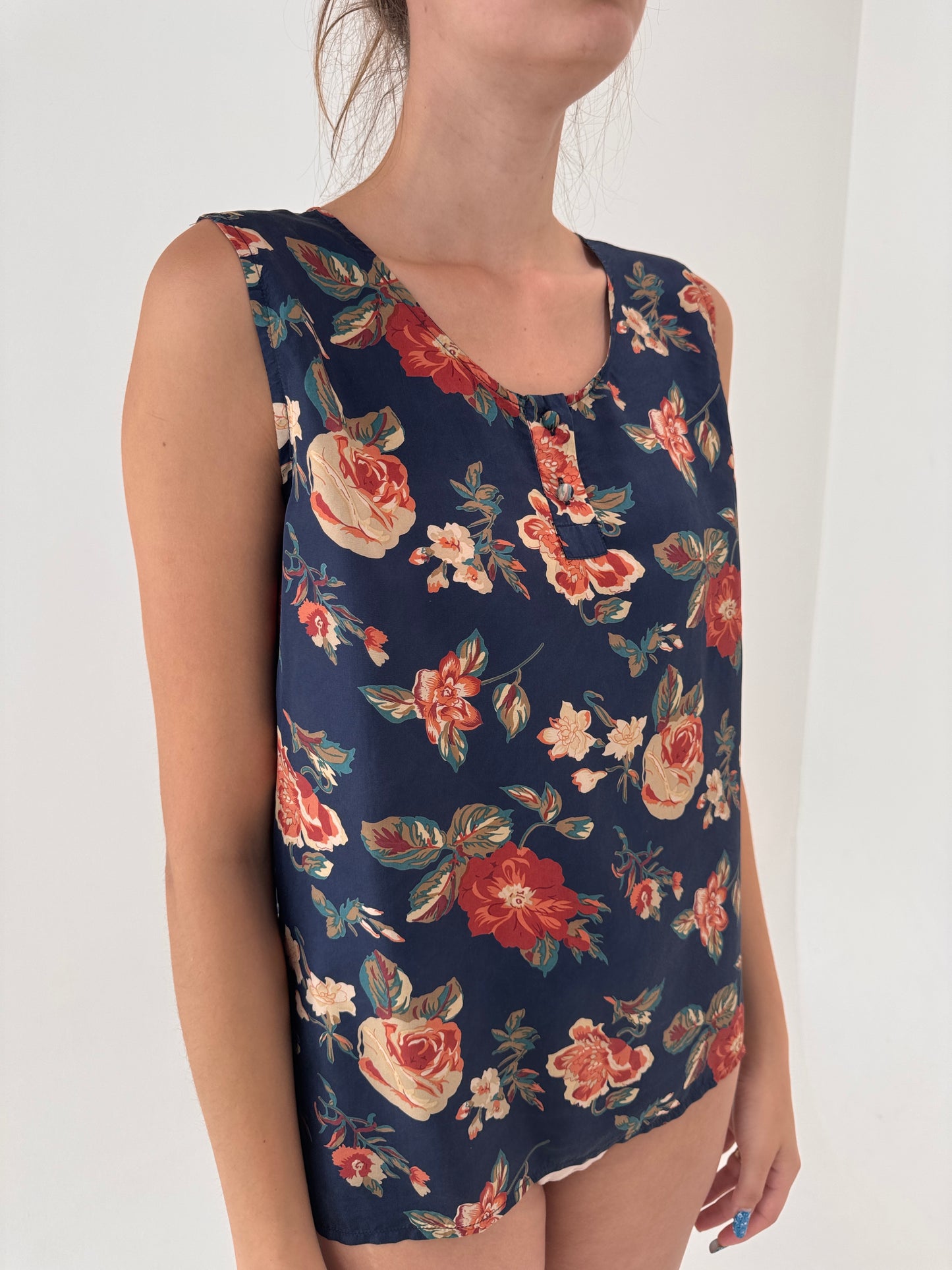 Top Navy din mătase naturală cu print floral superb