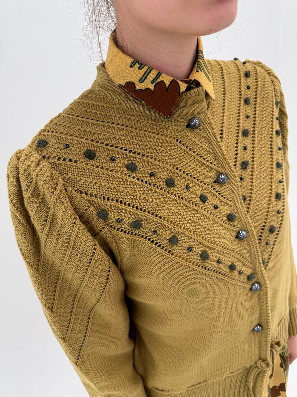 Cardigan vintage din lana pura certificată lucrat manual dusty mustard