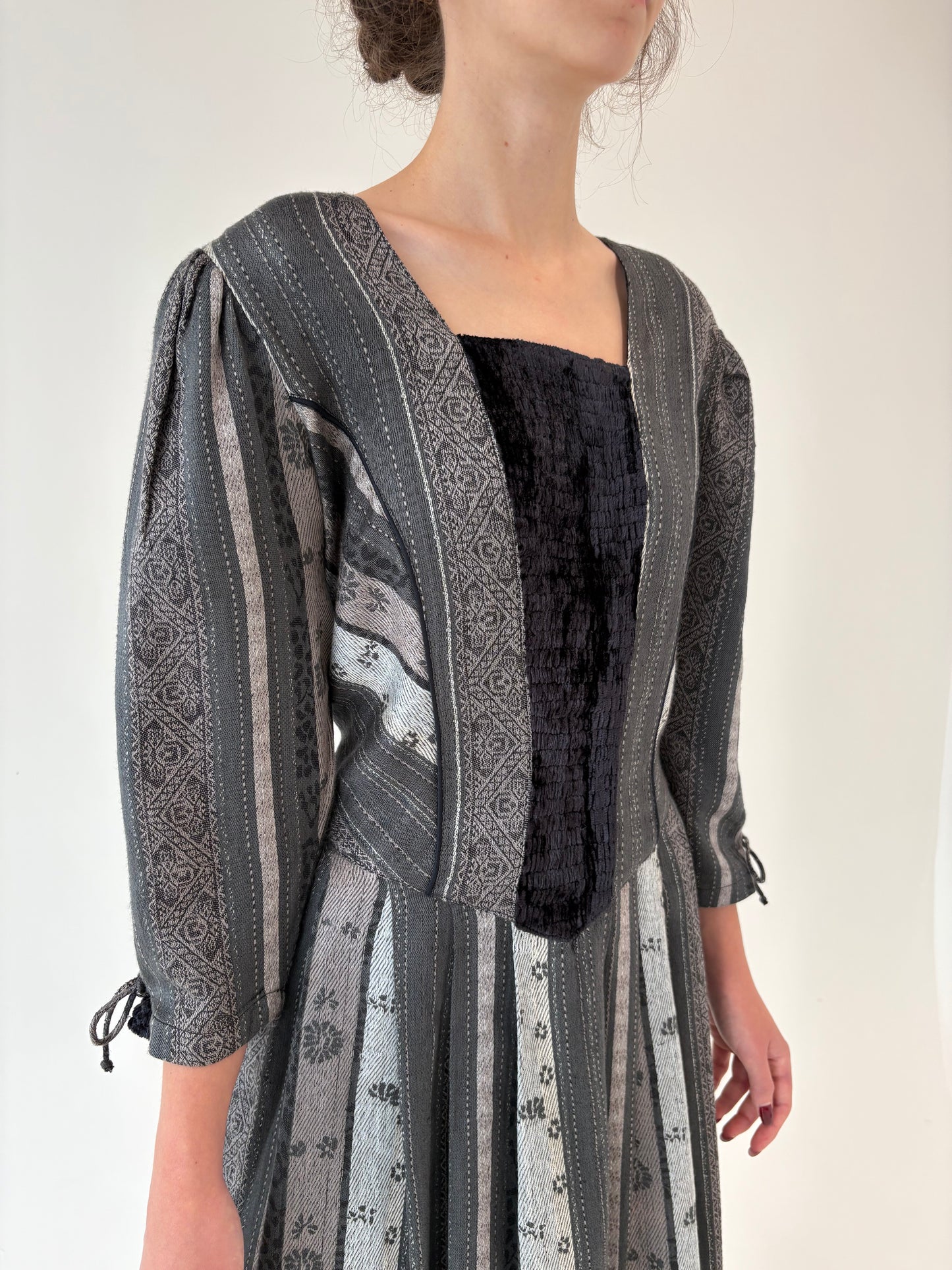 Rochie vintage cu corsaj și buzunare din bumbac și lana extrafina