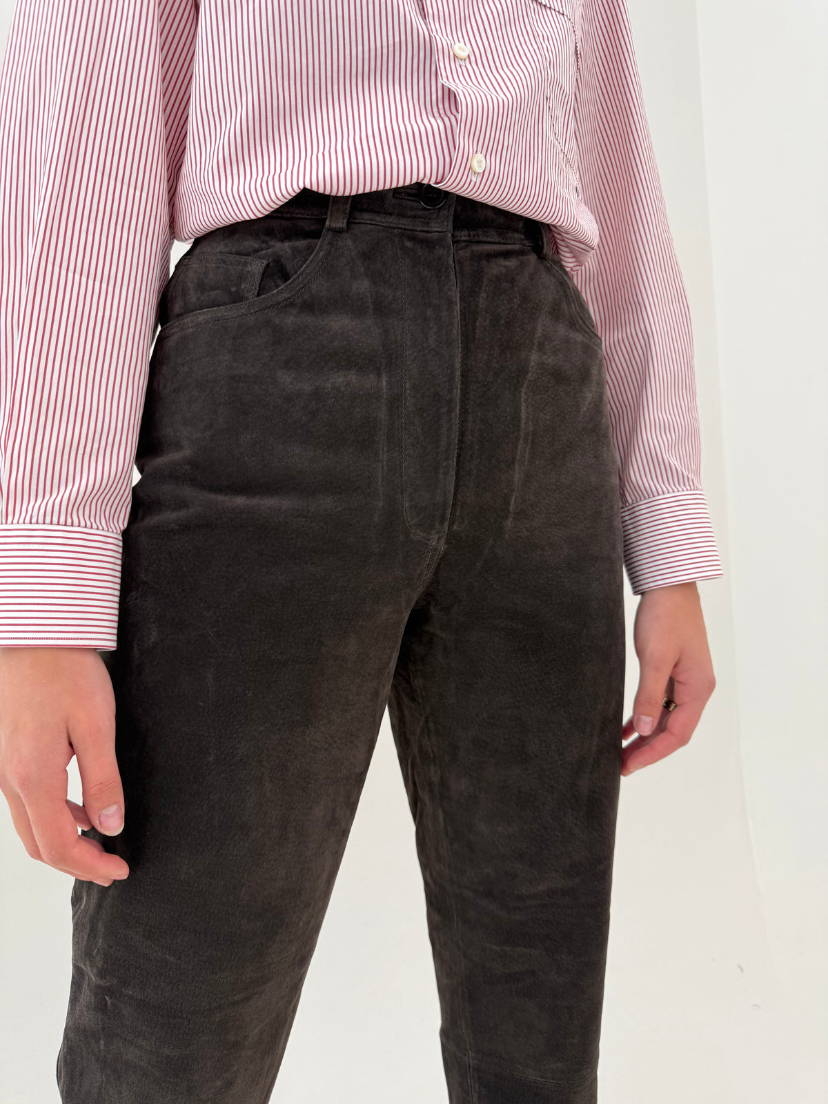 Pantaloni din piele naturală întoarsă dark cold brown cu talie extrem de înaltă tall