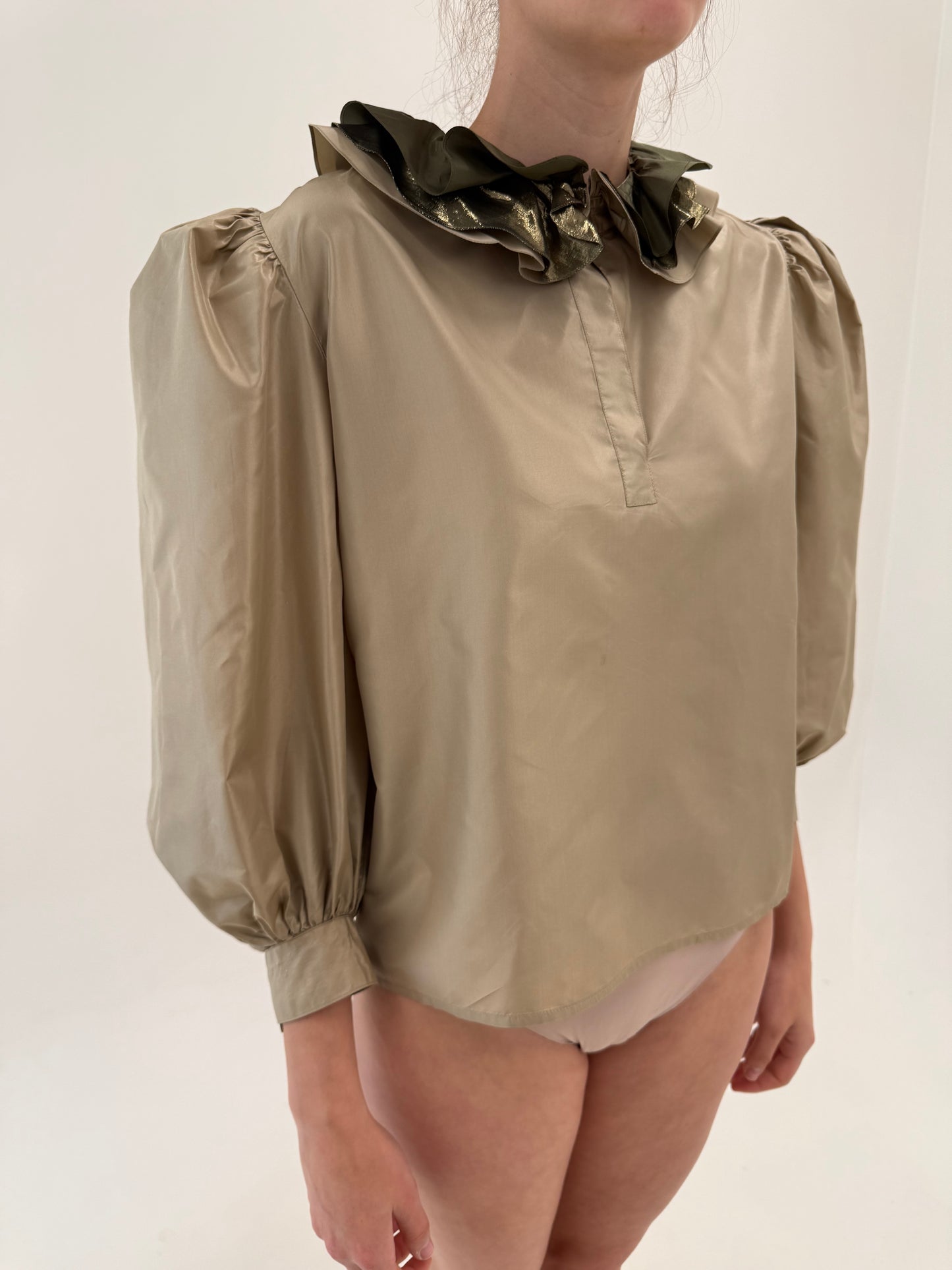 Set vintage de designer sand nude din mătase naturală în croi excepțional