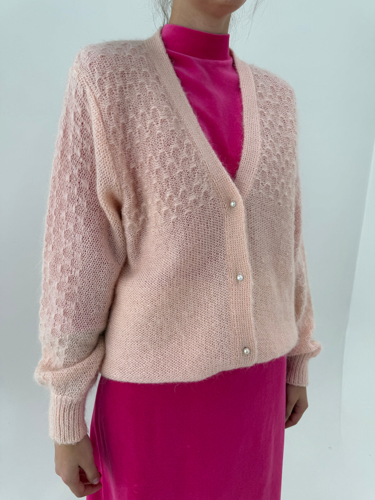 Cardigan vintage powder pink din baby mohair și nasturi perlă