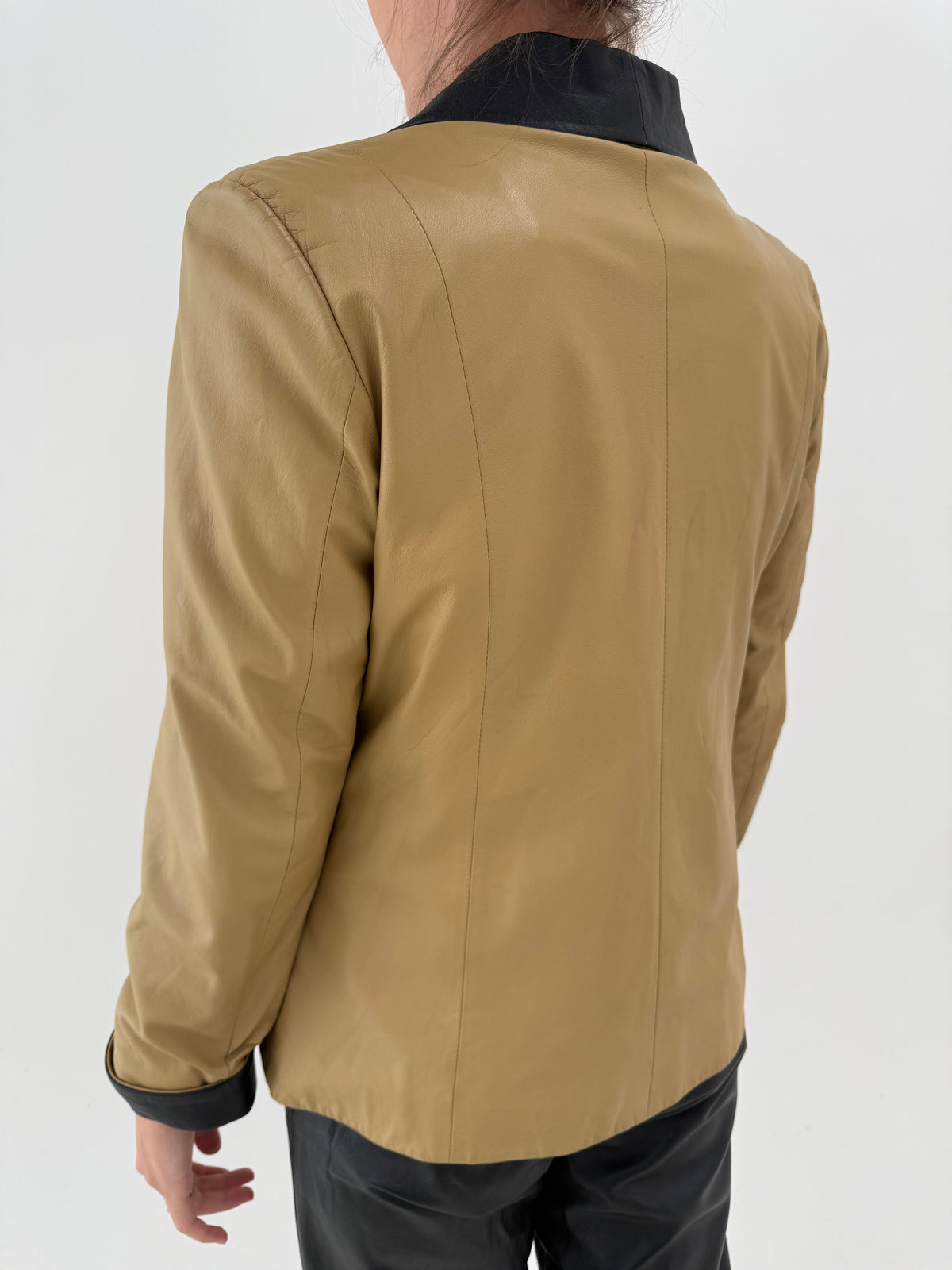 Sacou camel cambrat din piele naturală extra moale