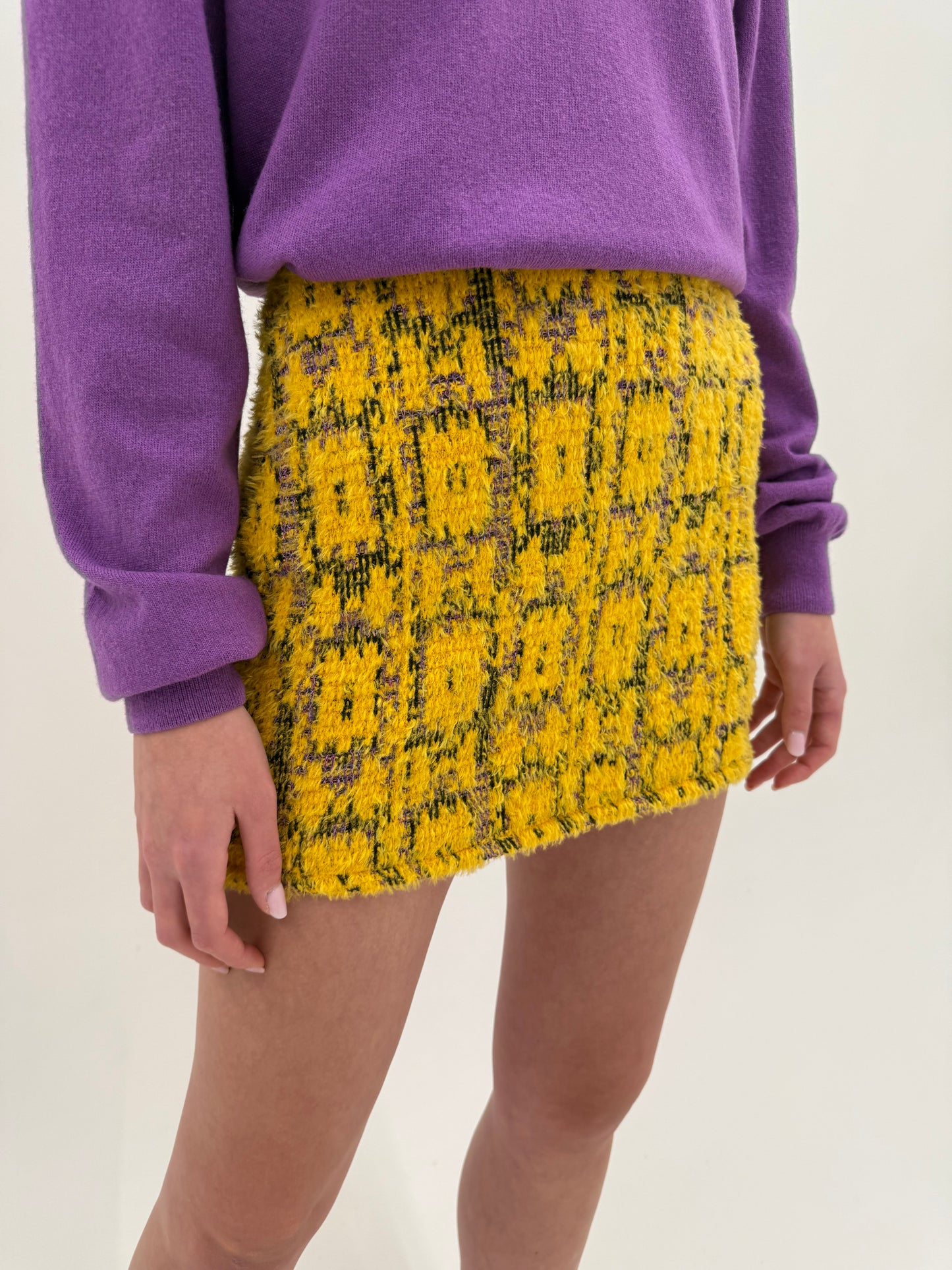 Fustă mini în stil Chanel din stofita elastică texturată în culori tari