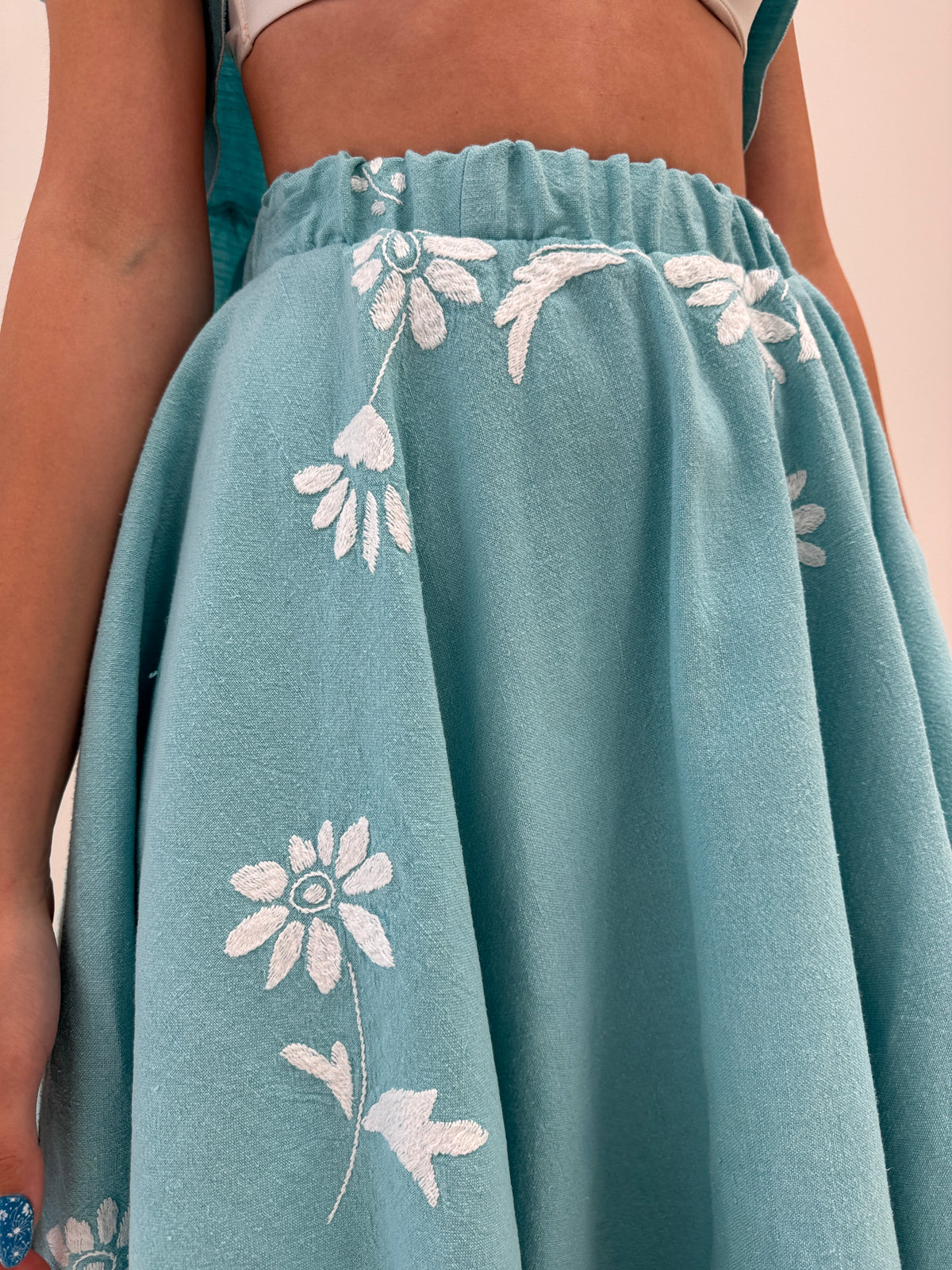 Set din pânză excepțională de in aqua blue cu broderie manuală superbă