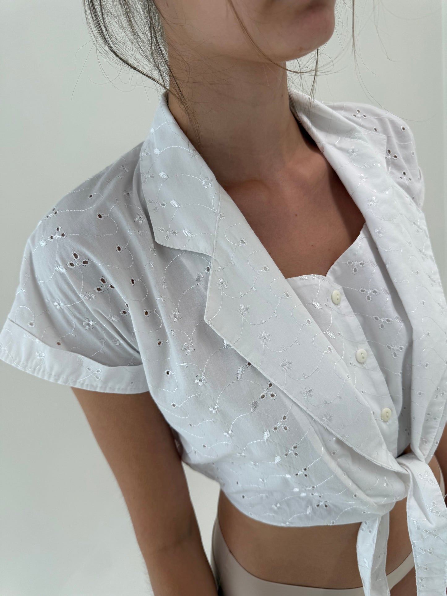 Corsaj vintage cropped din panzica de bumbac integral cu broderie anglaise