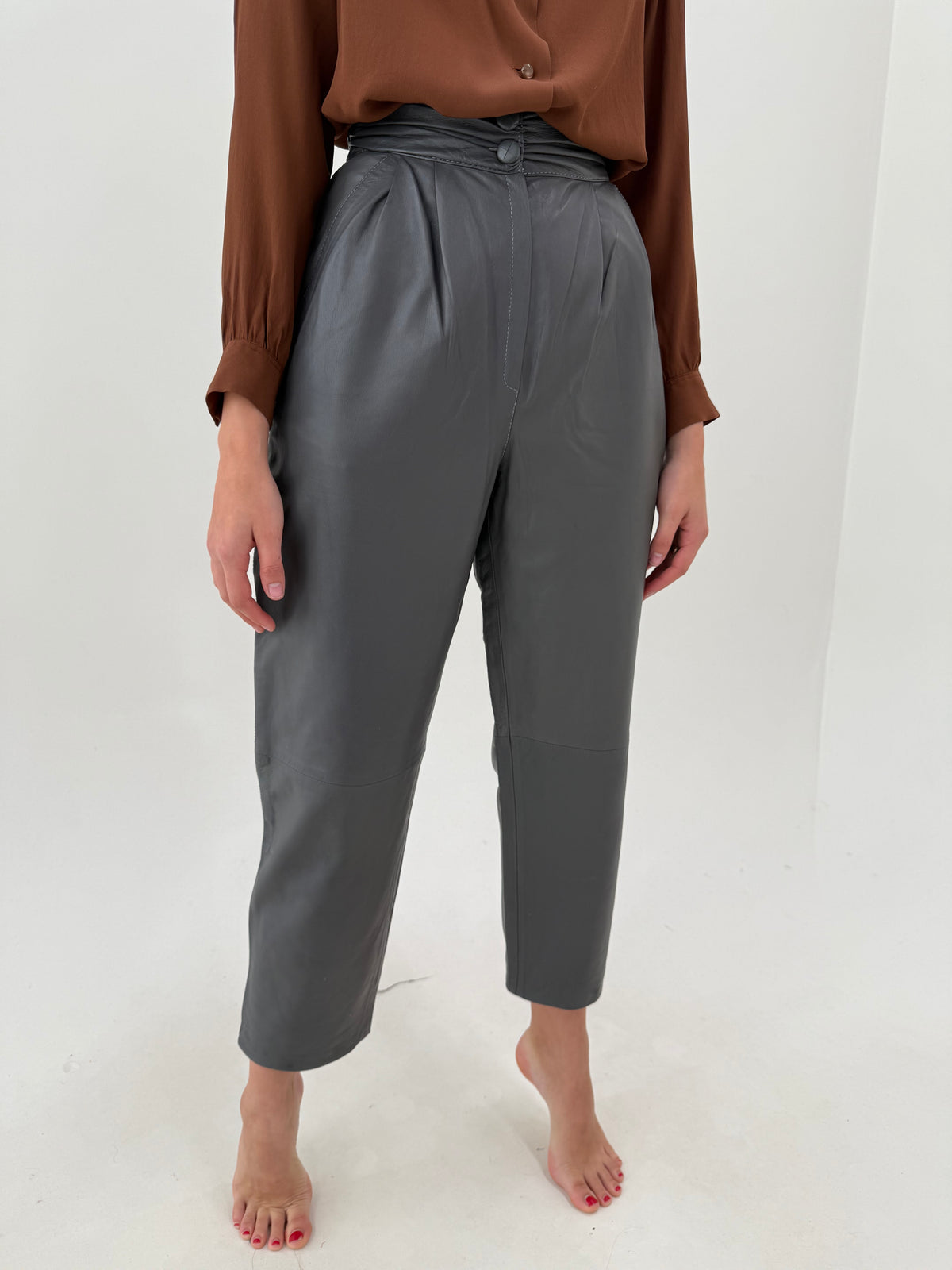 Pantaloni vintage din piele naturală steel gray cu talie extrem de înaltă și pense
